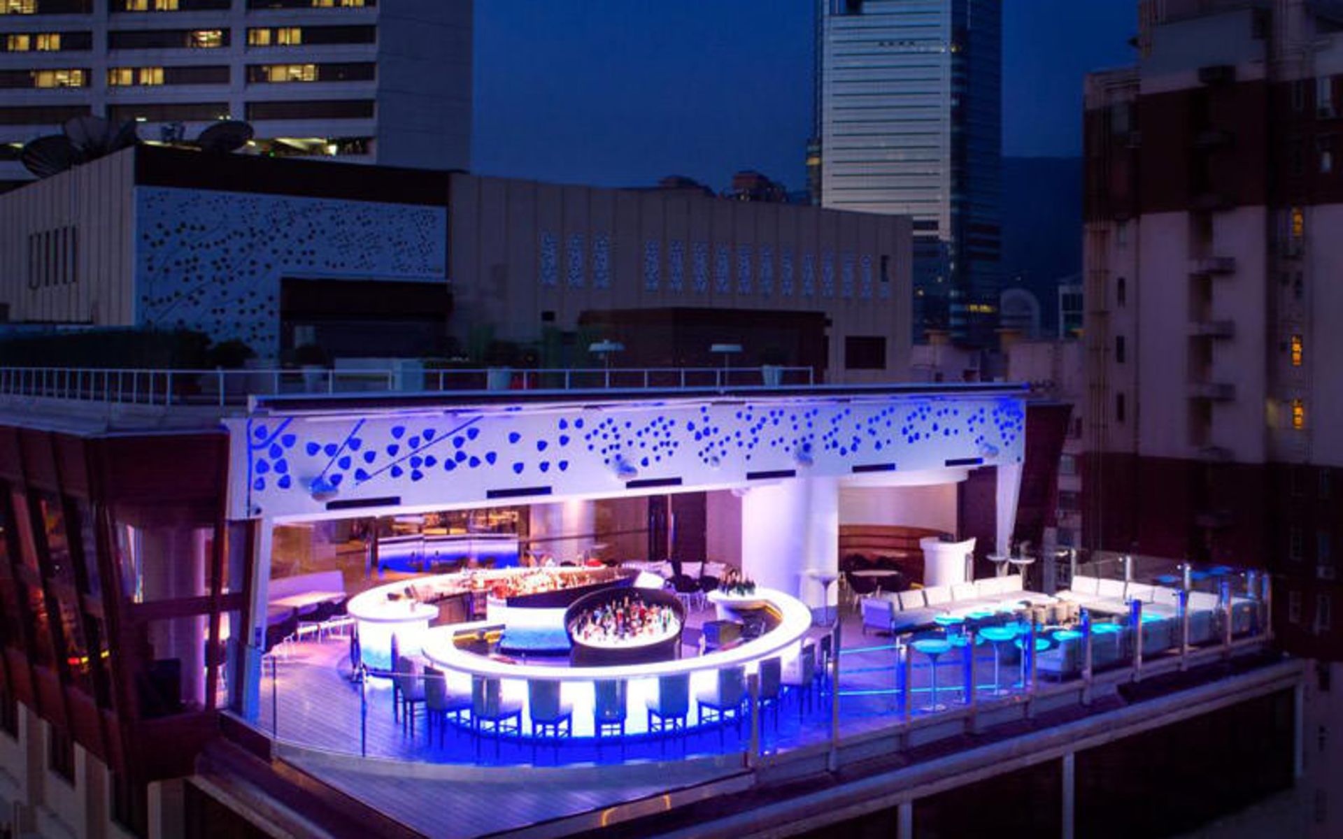 هتل د پارک لن هنگ‌کنگ ا پول‌من (The Park Lane Hong Kong, a Pullman Hotel)