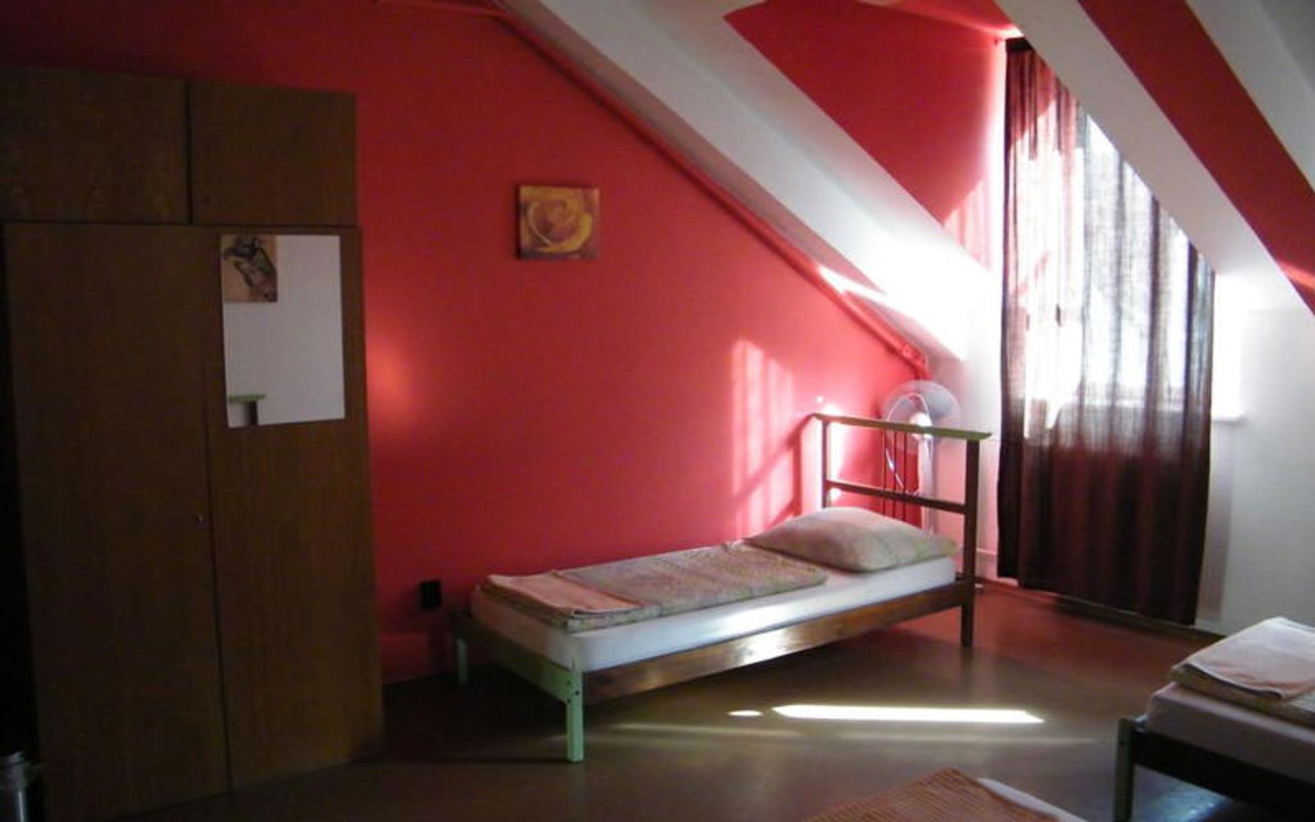 هتل زیرینی هاستل (Zrínyi Hostel)