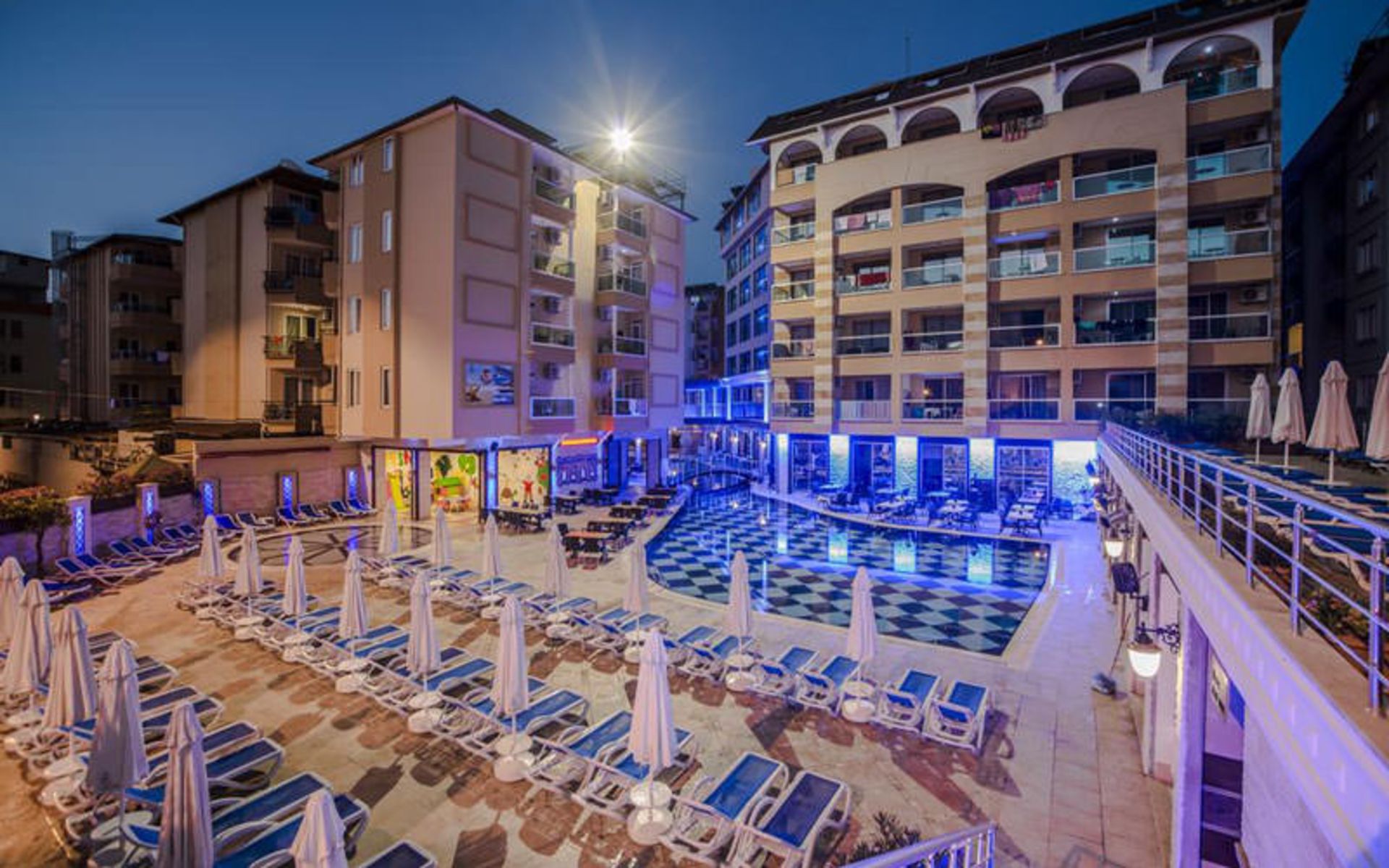 هتل تاچ پرمیر اند اسپا (Tac Premier Hotel & Spa)