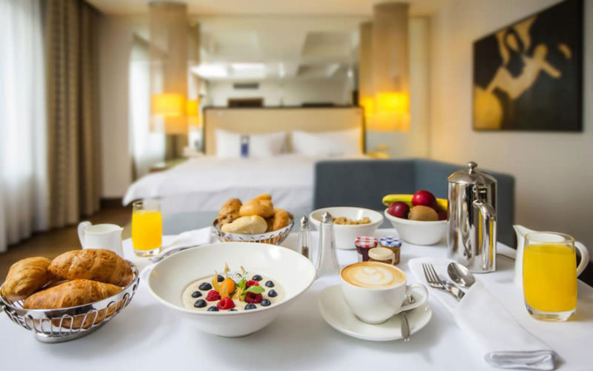 هتل رادیسون بلو آلکرُن (Radisson Blu Alcron Hotel)