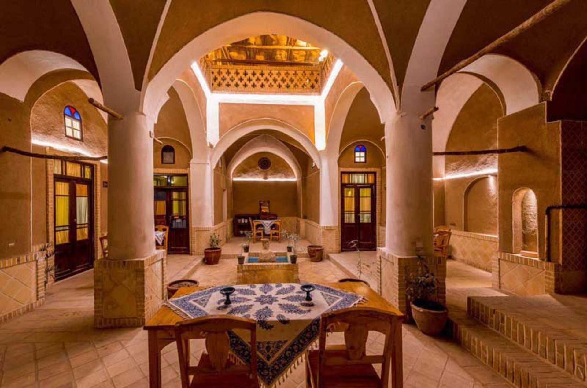 هتل خانه سنتی کمال الملک