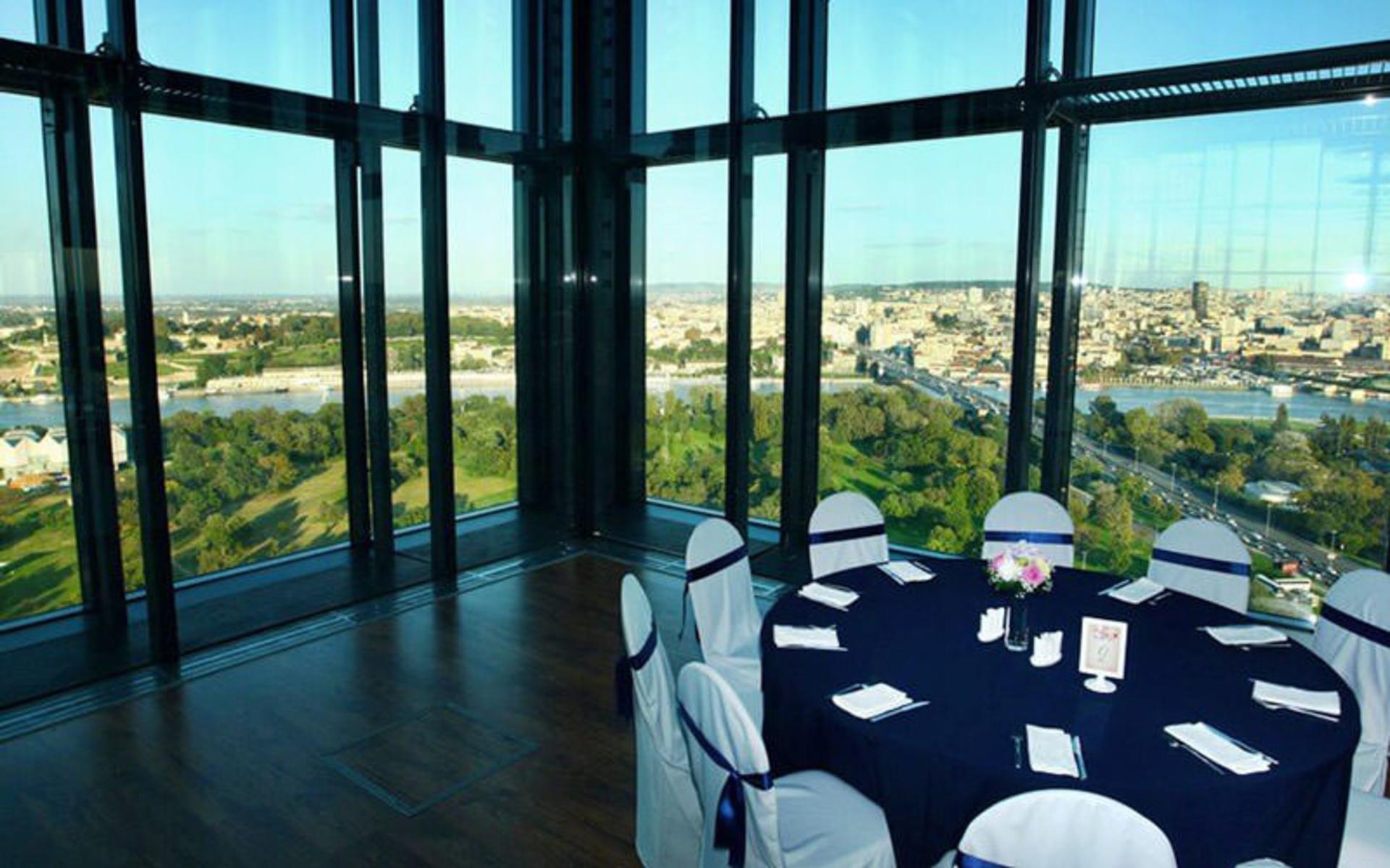 رستوران Top Of The Hub