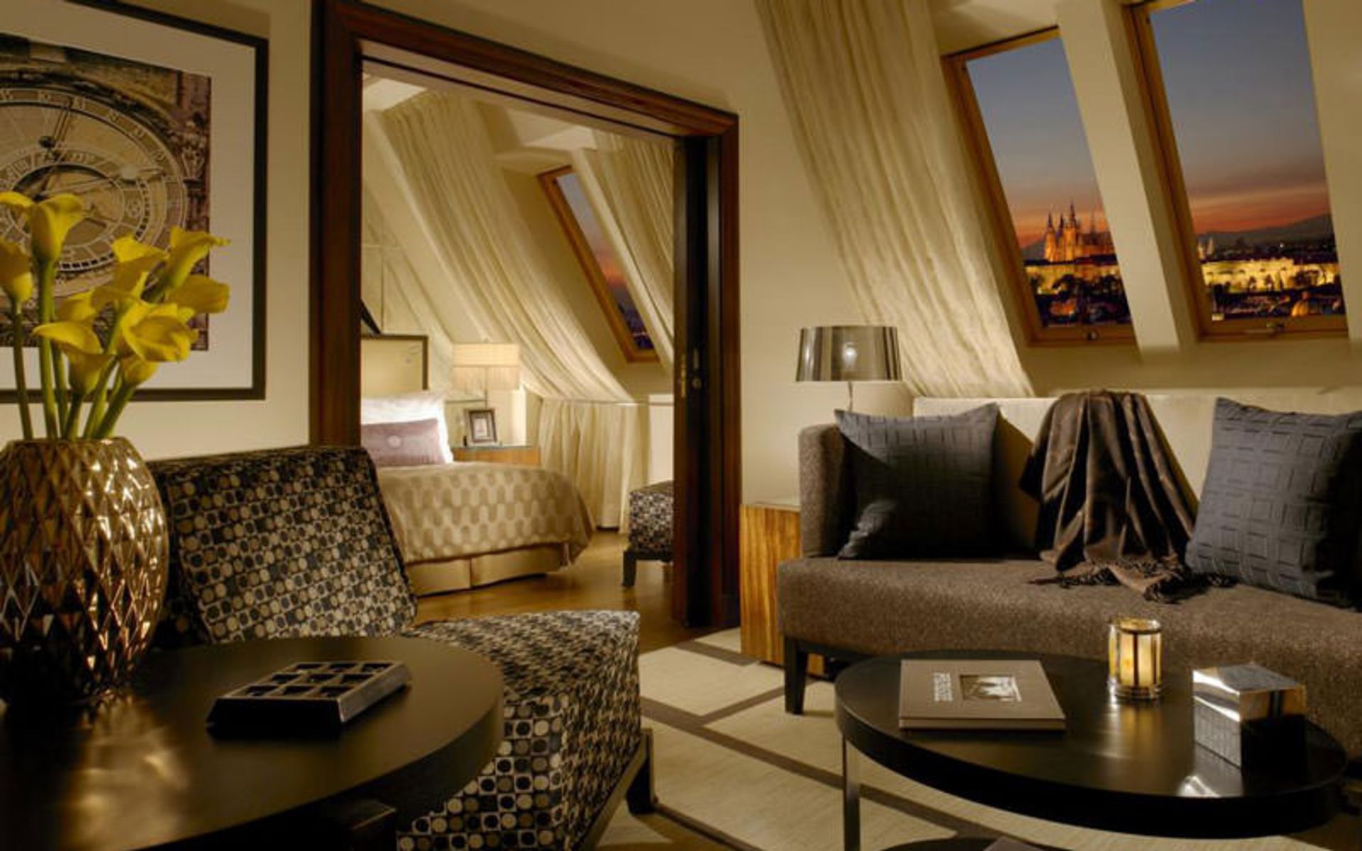 هتل رادیسون بلو آلکرُن (Radisson Blu Alcron Hotel)