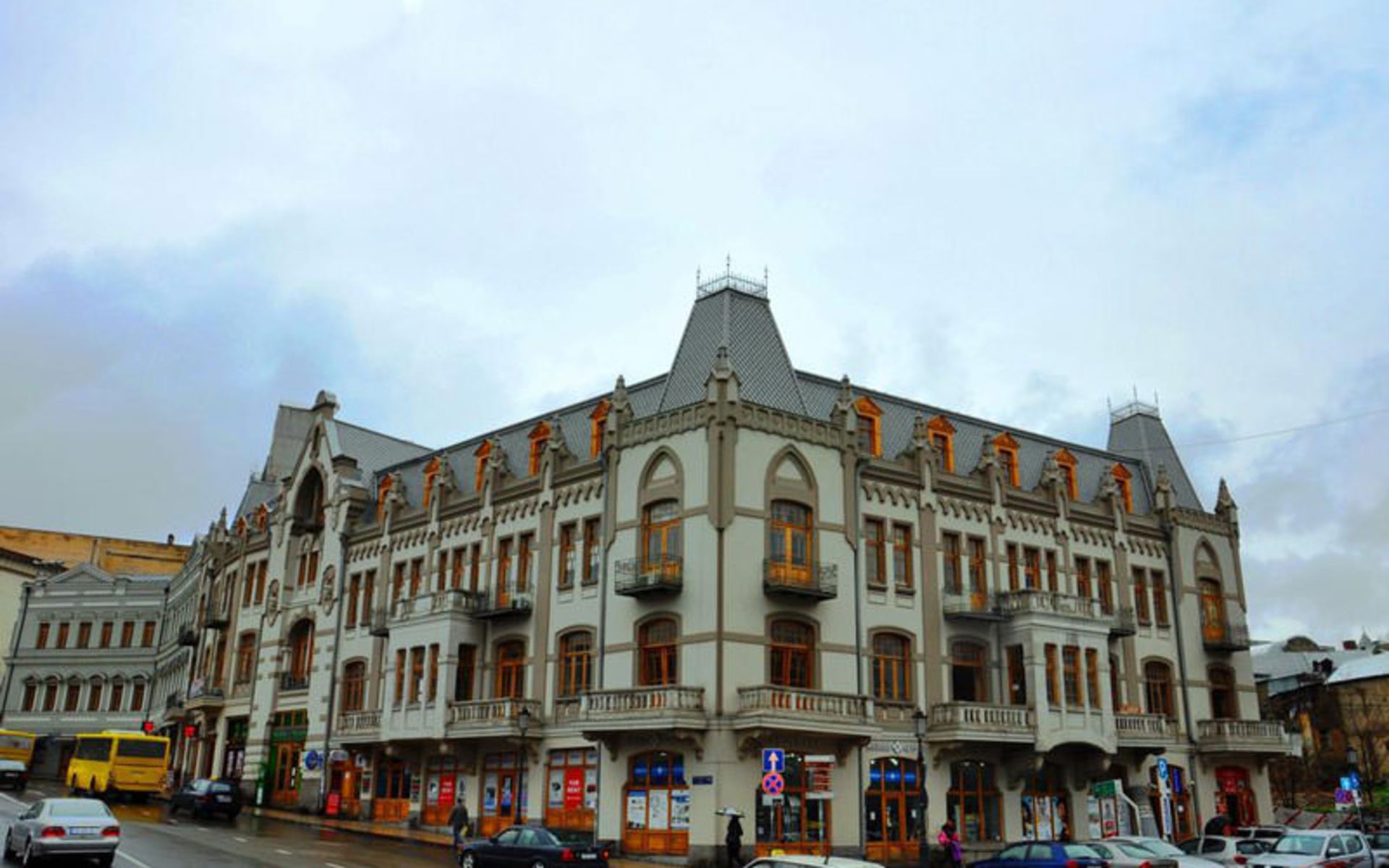هتل الکساندریا (Aleksandria Hotel)