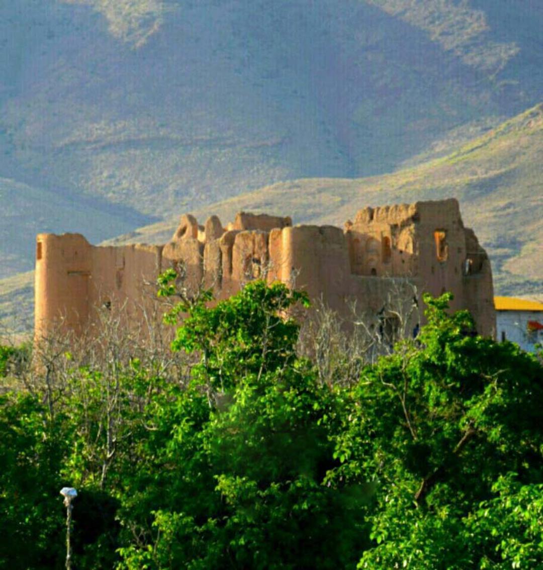 قلعه باستانی روستای چنار