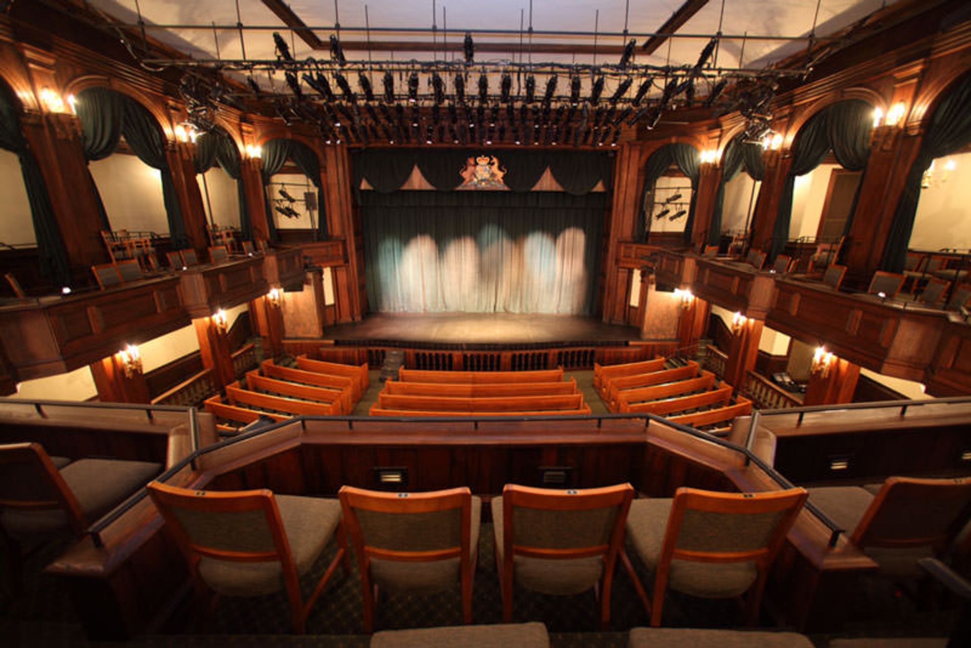 تئاتر خیابان داک (Dock Street theatre)