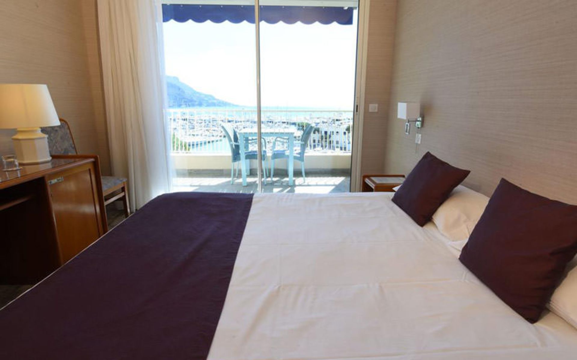 هتل اینتر هتل فریسیا (Inter-Hotel Frisia)
