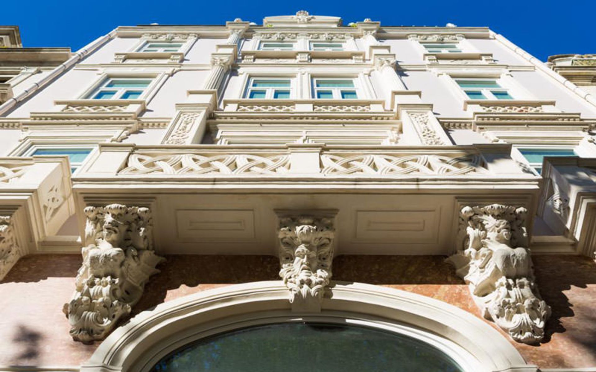 هتل والوردی (Valverde Hotel)
