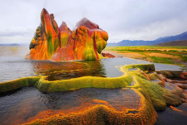 چشمه آب گرم فلای (Fly Geyser)