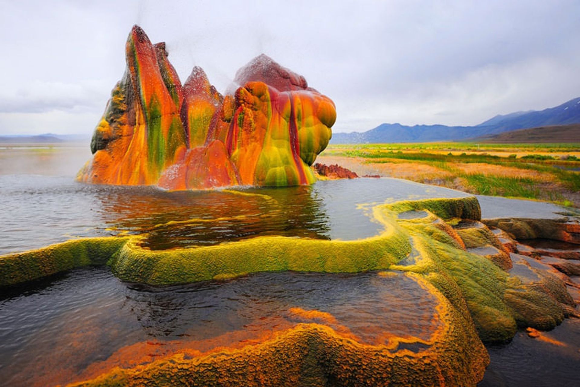 چشمه آب گرم فلای (Fly Geyser)