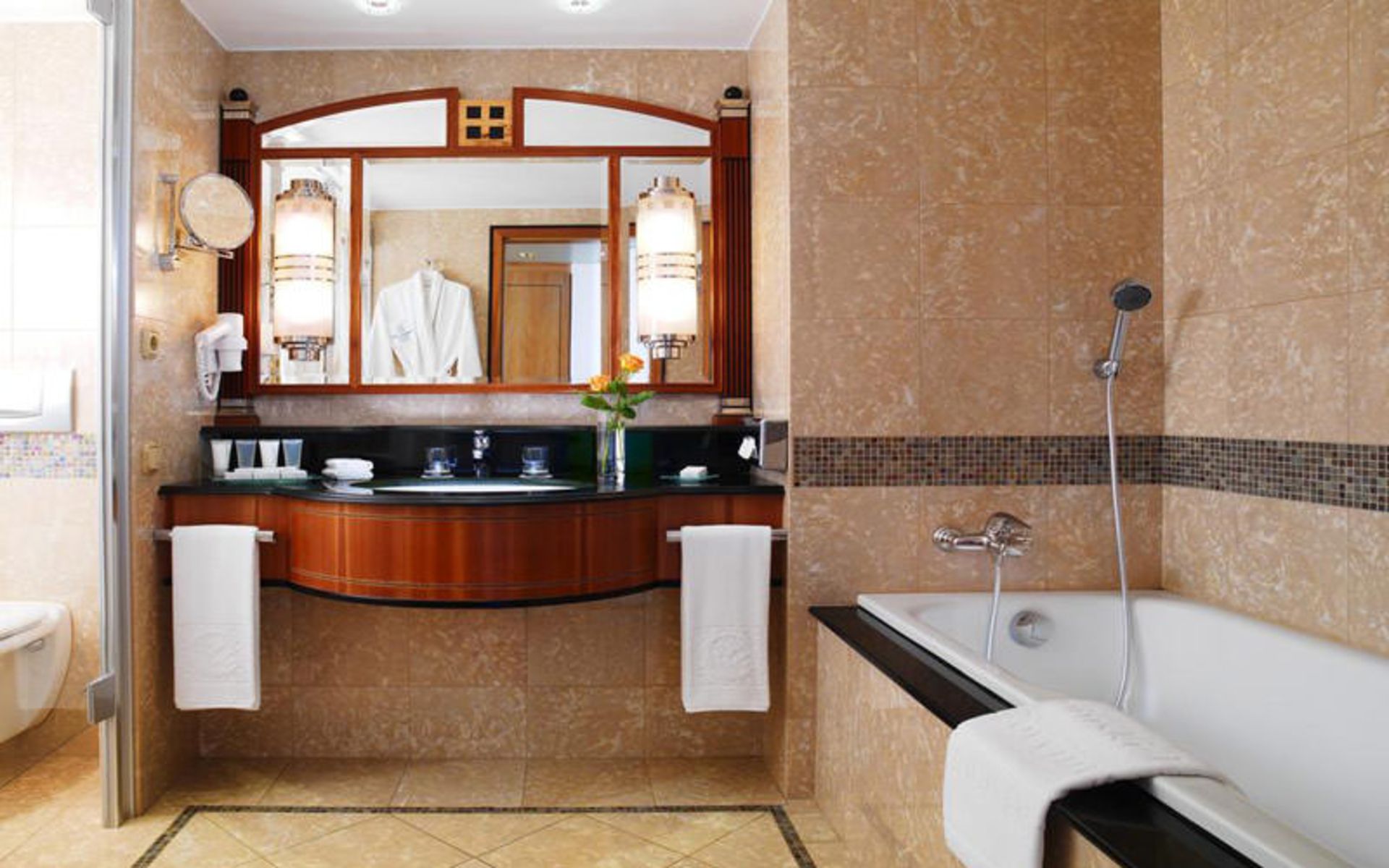 هتل کمپینسکی کروینوس بوداپست (Kempinski Hotel Corvinus Budapest)