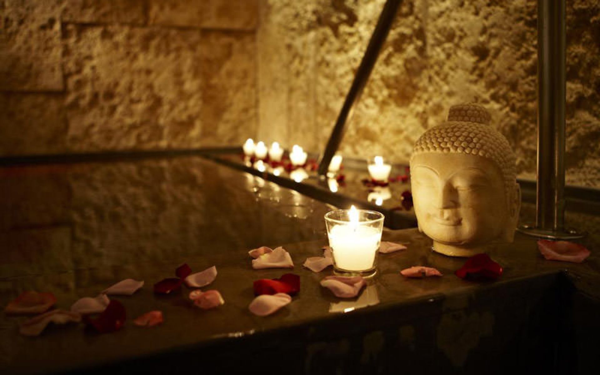 هتل بودها بار هتل بوداپست کلوتیلد پالاس (Buddha-Bar Hotel Budapest Klotild Palace)