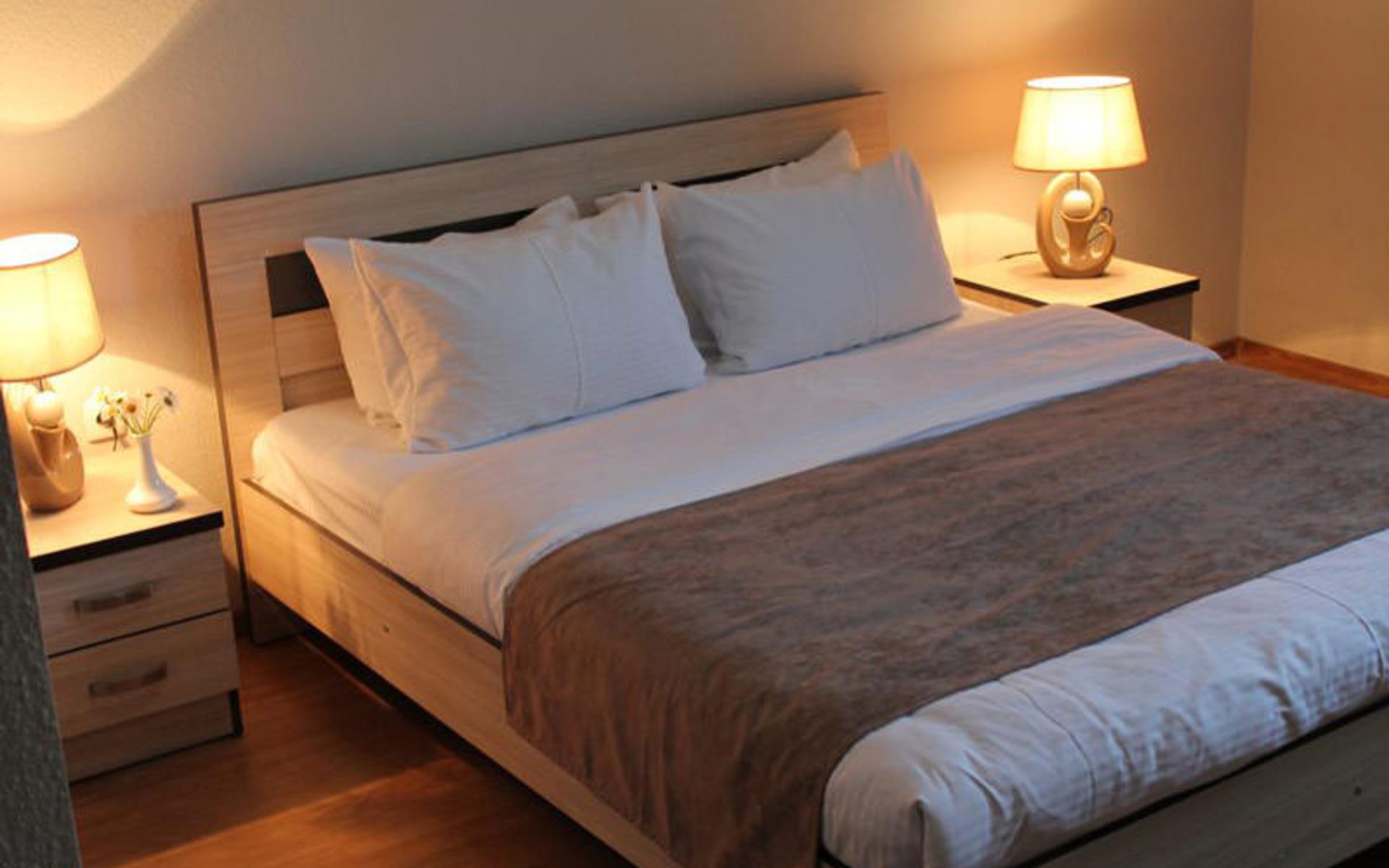 هتل الکساندریا (Aleksandria Hotel)