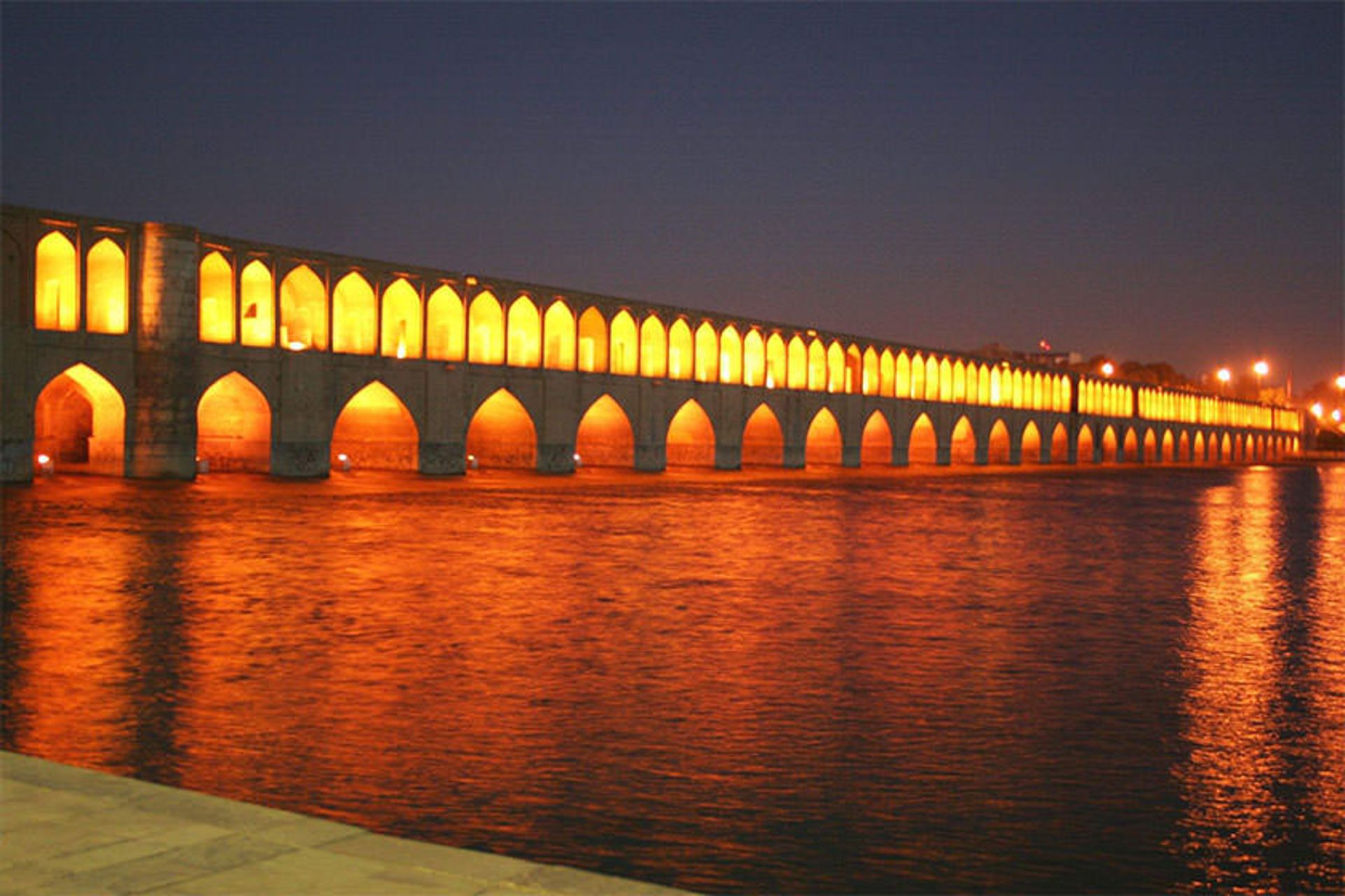 سی و سه پل