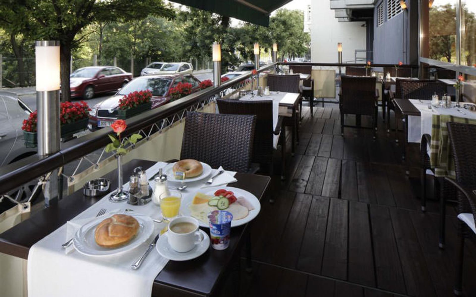 هتل چارلز (Hotel Charles)