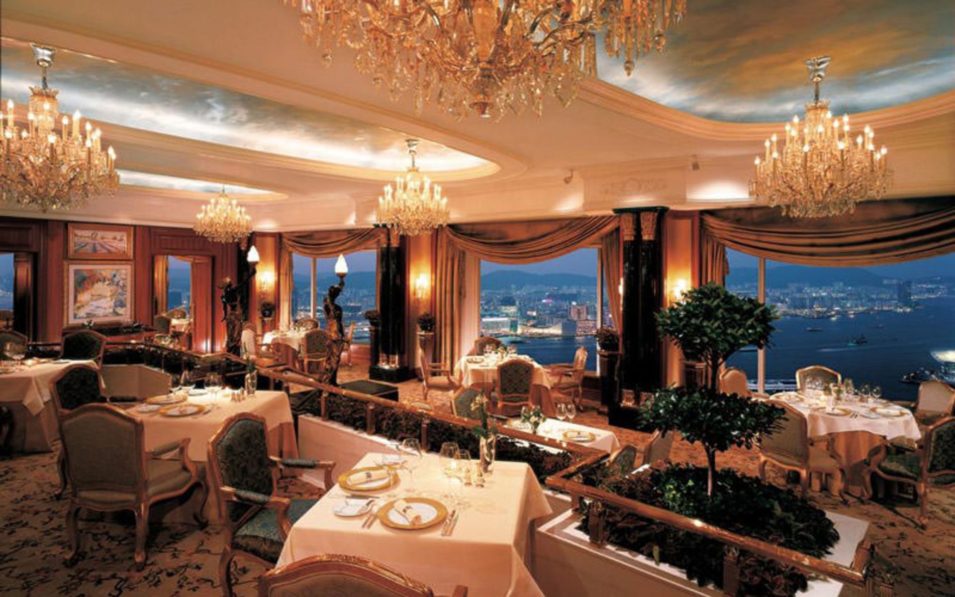 هتل ایسلند شانگری لا هنگ کنگ (Island Shangri-La Hong Kong)