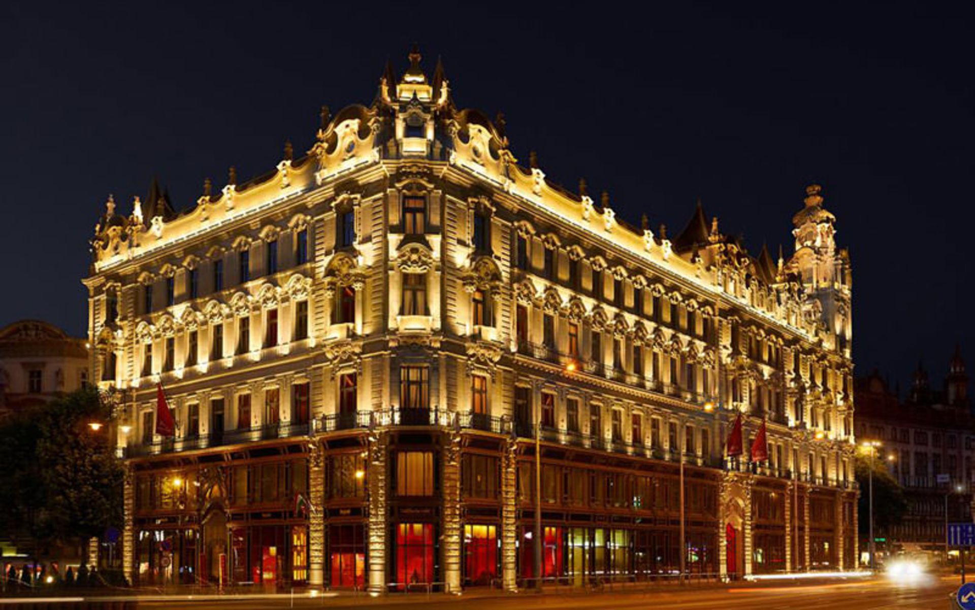 هتل بودها بار هتل بوداپست کلوتیلد پالاس (Buddha-Bar Hotel Budapest Klotild Palace)