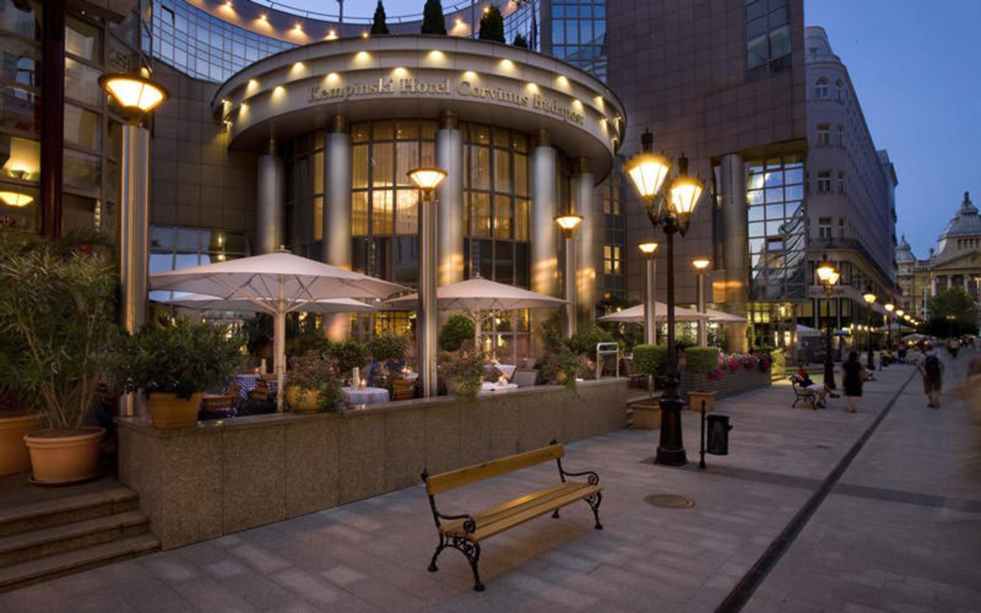 هتل کمپینسکی کروینوس بوداپست (Kempinski Hotel Corvinus Budapest)
