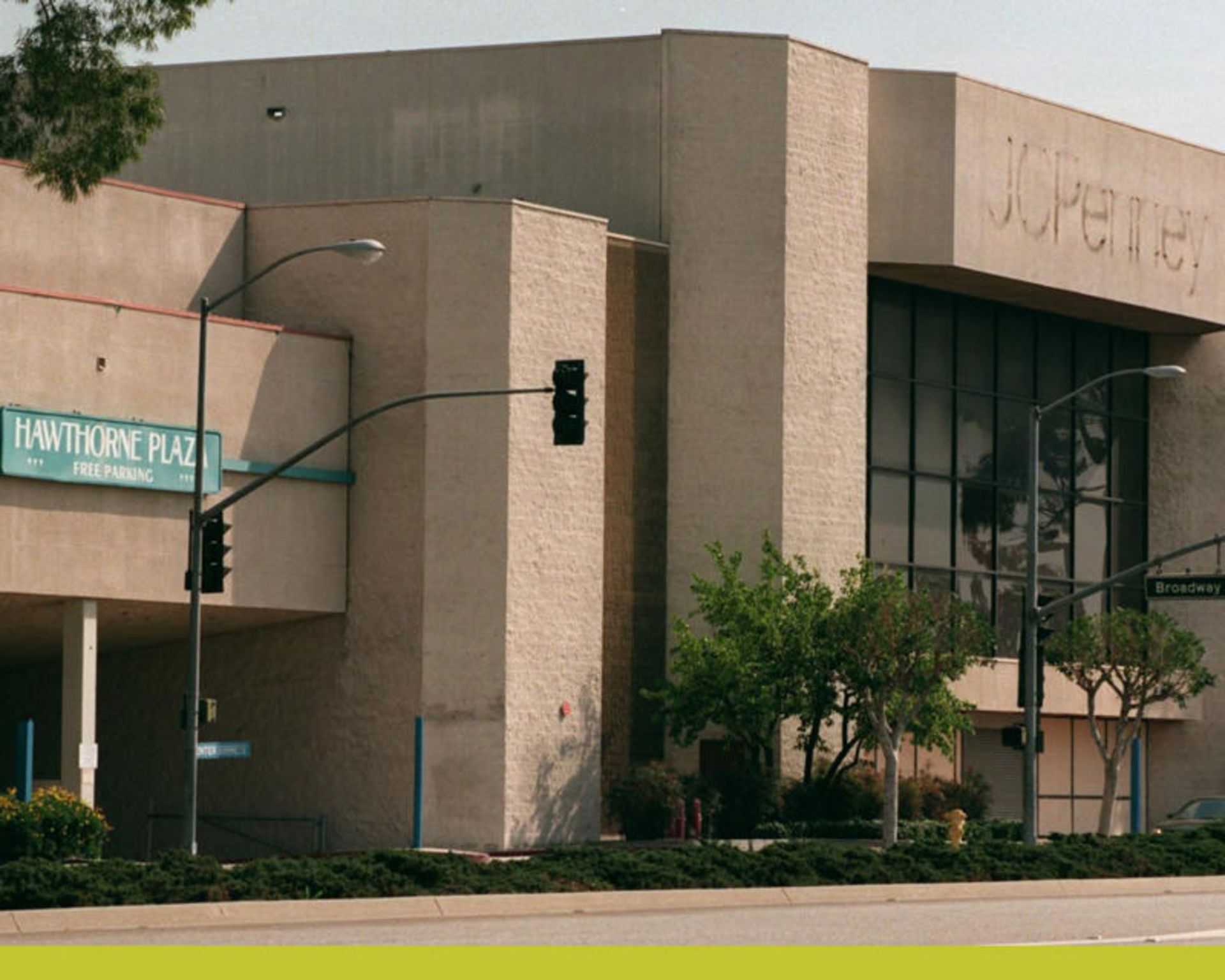 «هاتورن پلازا» (Hawthorne Plaza)