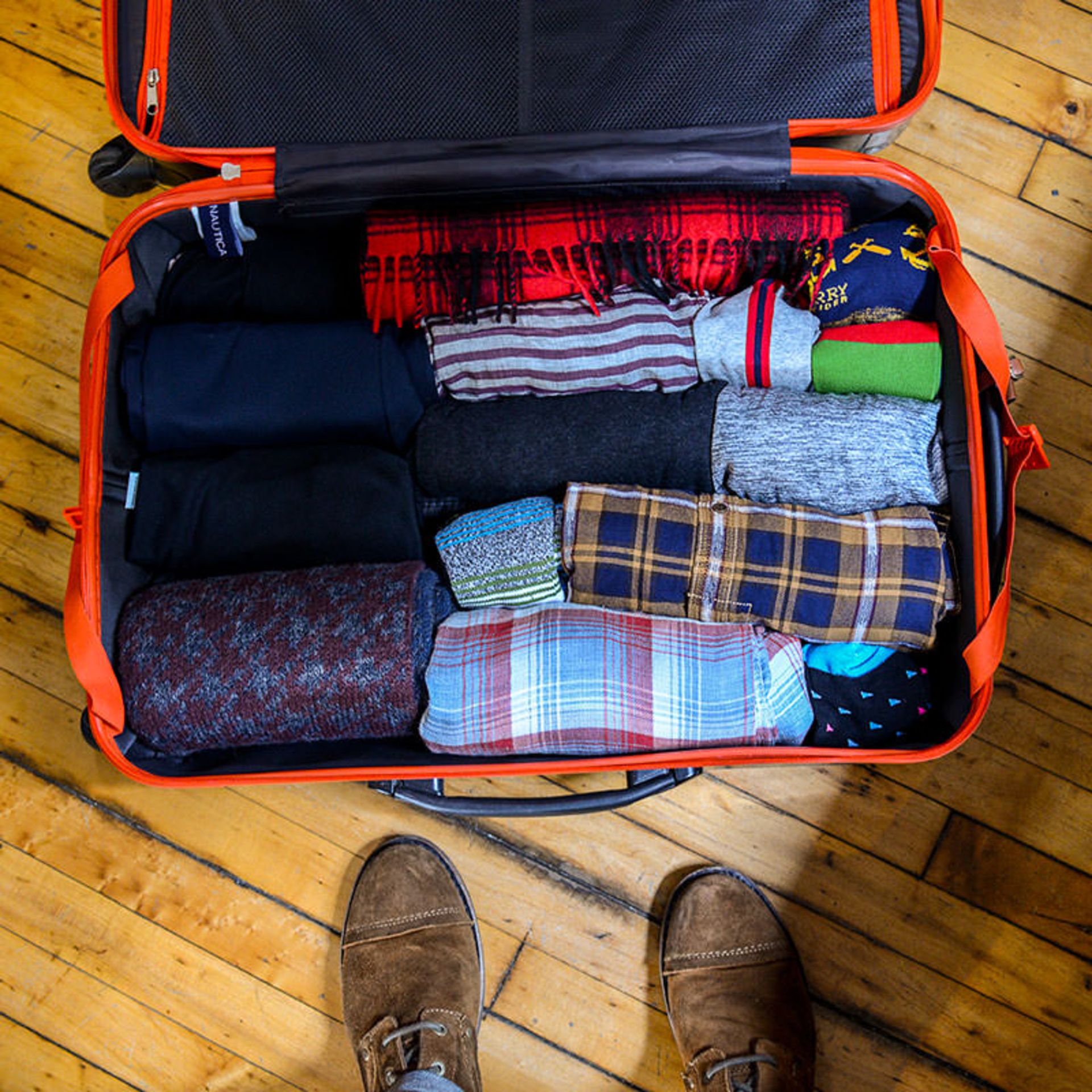 عکس از چمدان