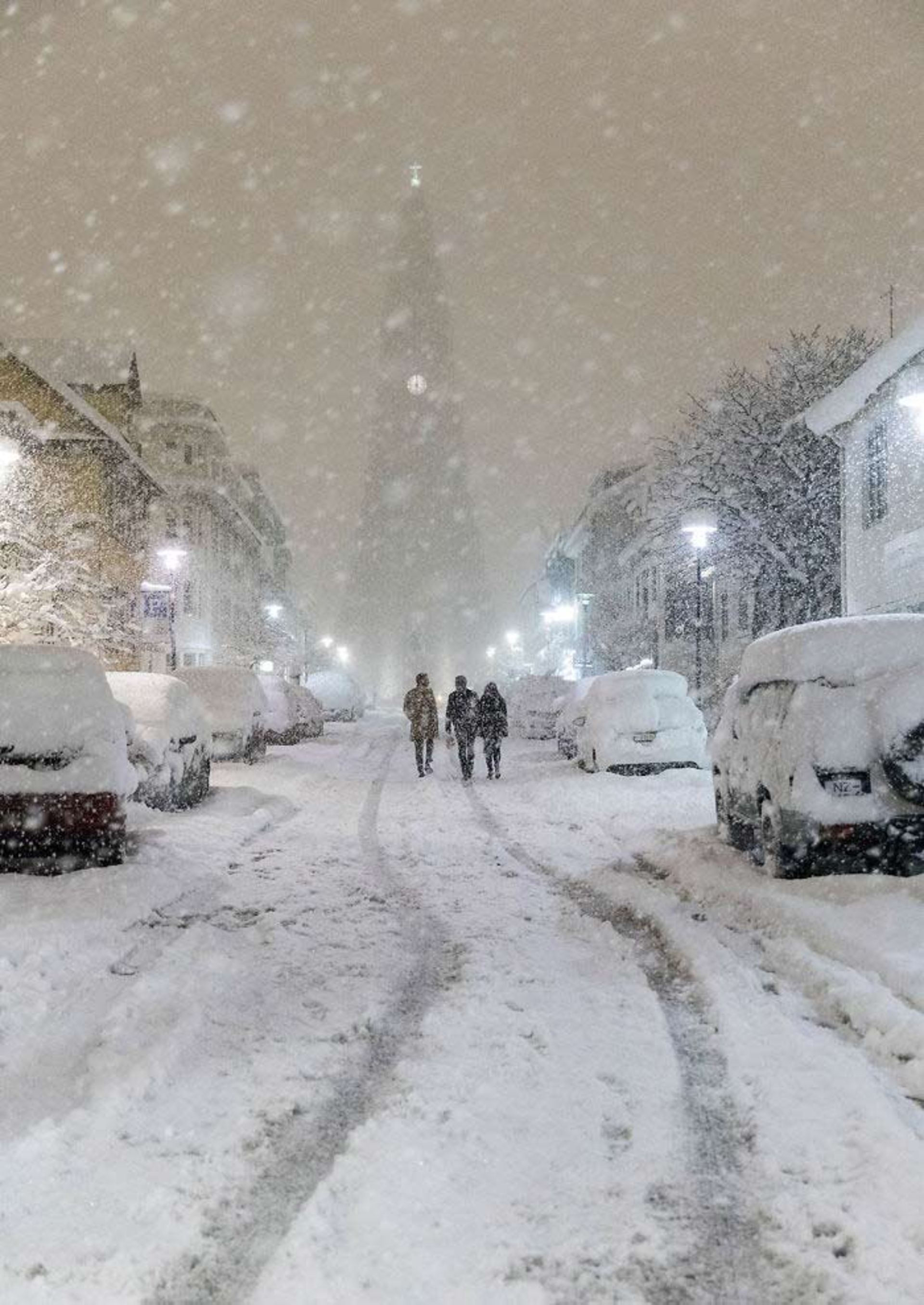 بارش سنگین برف در ایسلند