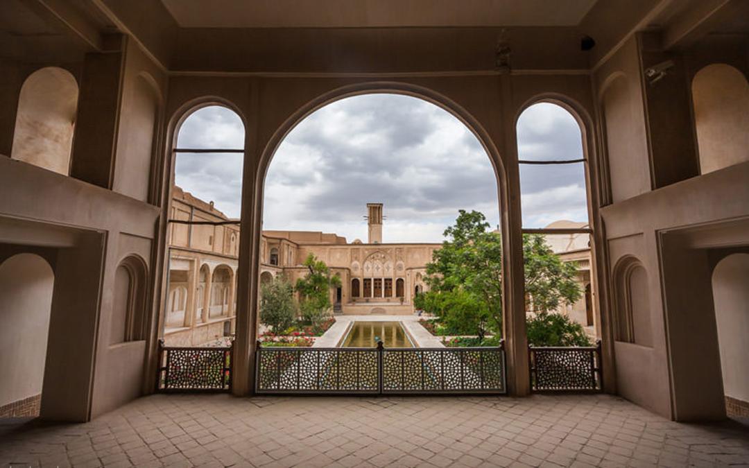حیاط خانه بروجردی‌ ها کاشان