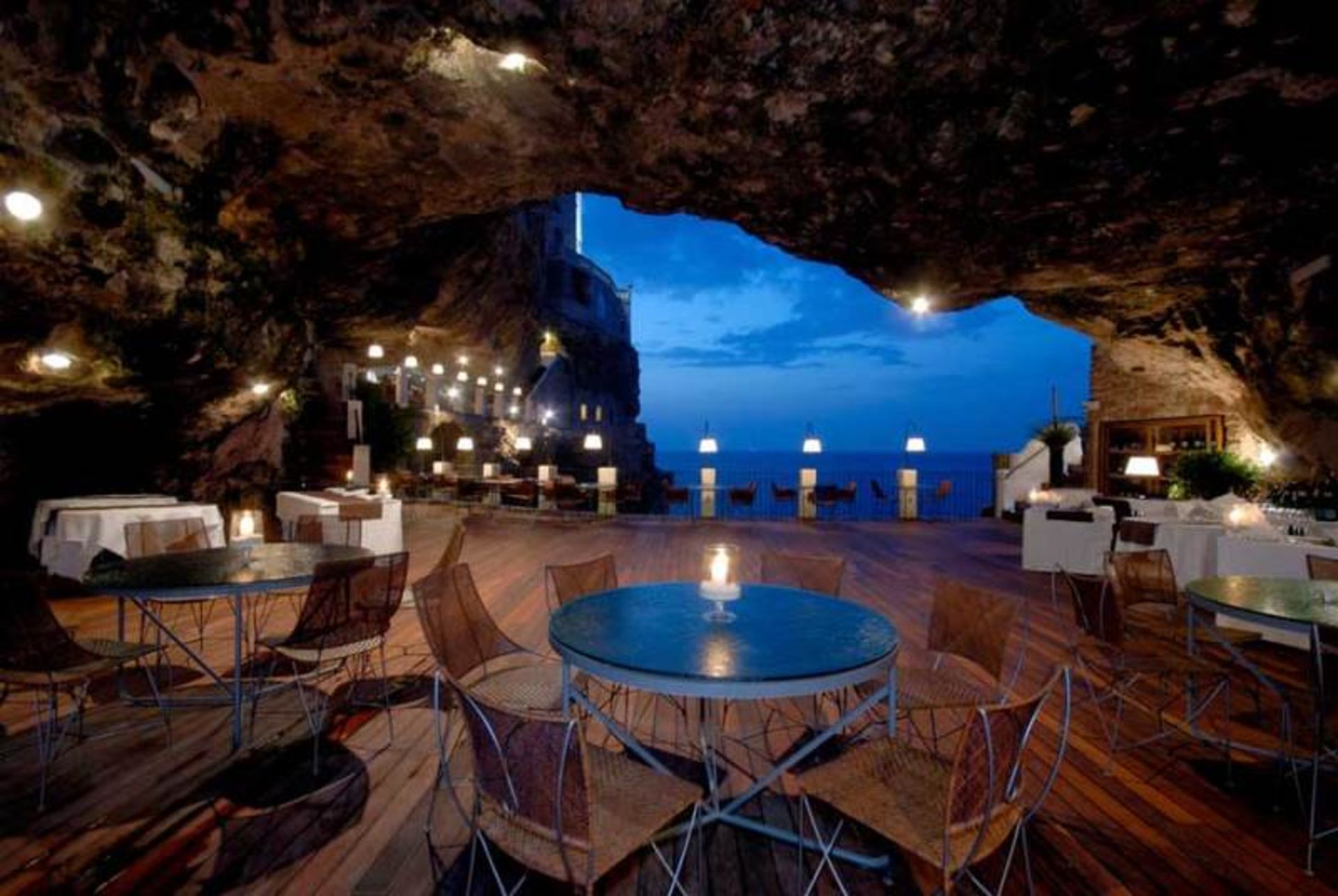 هتل رستوران Grotta Palazzese