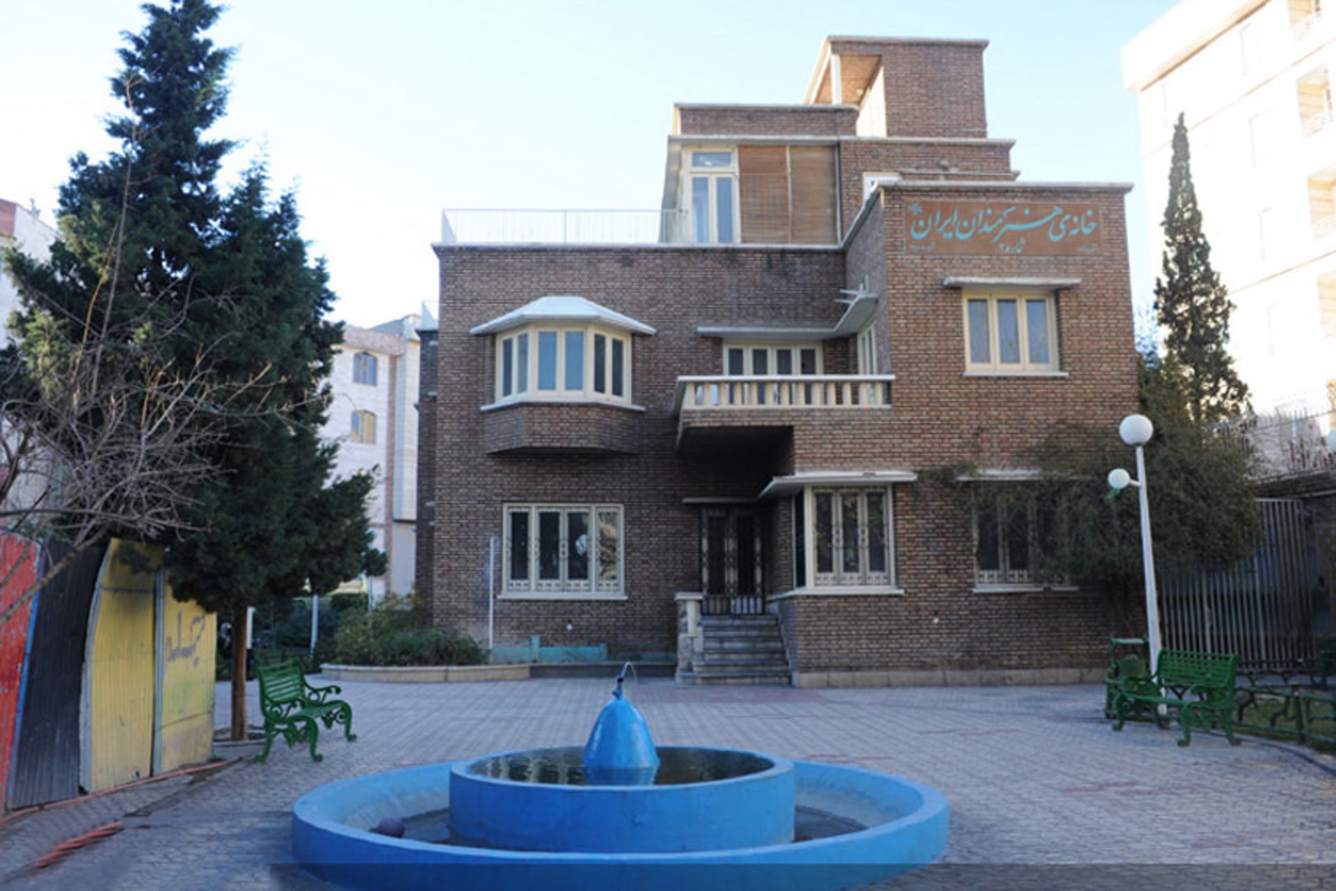 خانه لرزاده