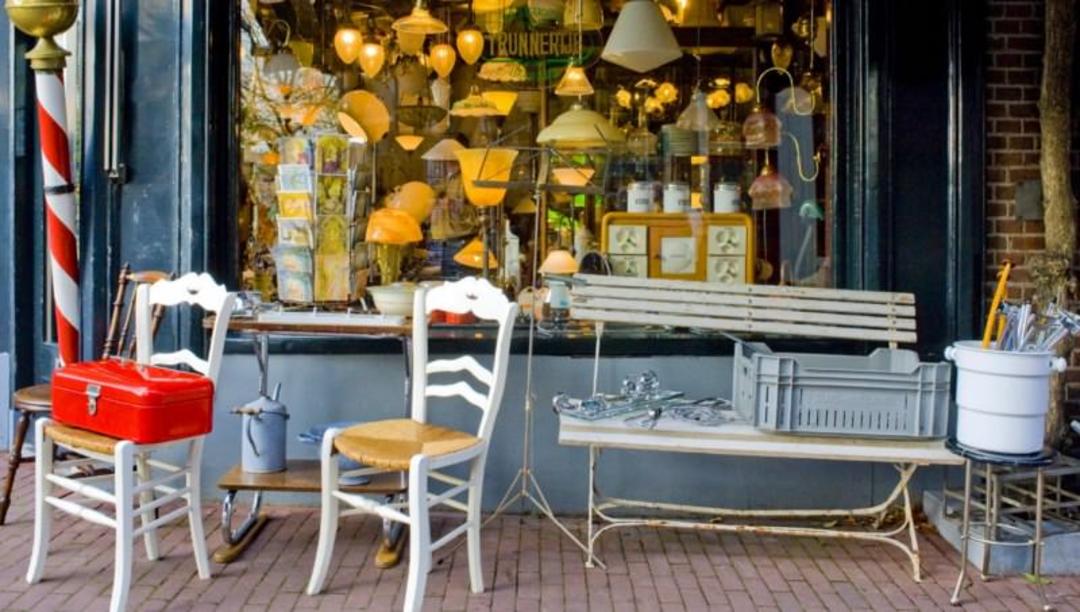 ناین اسمال استریتس (The Nine Small Streets)