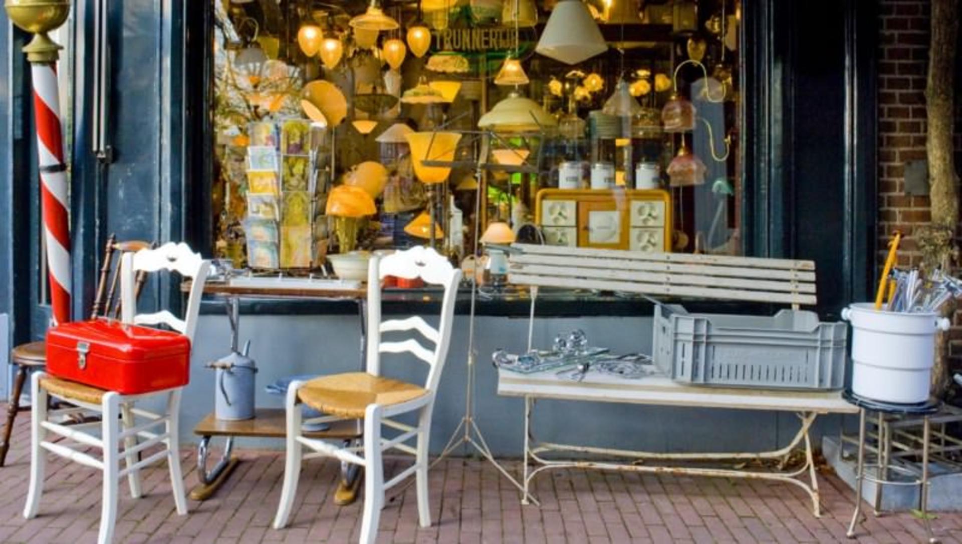 ناین اسمال استریتس (The Nine Small Streets)