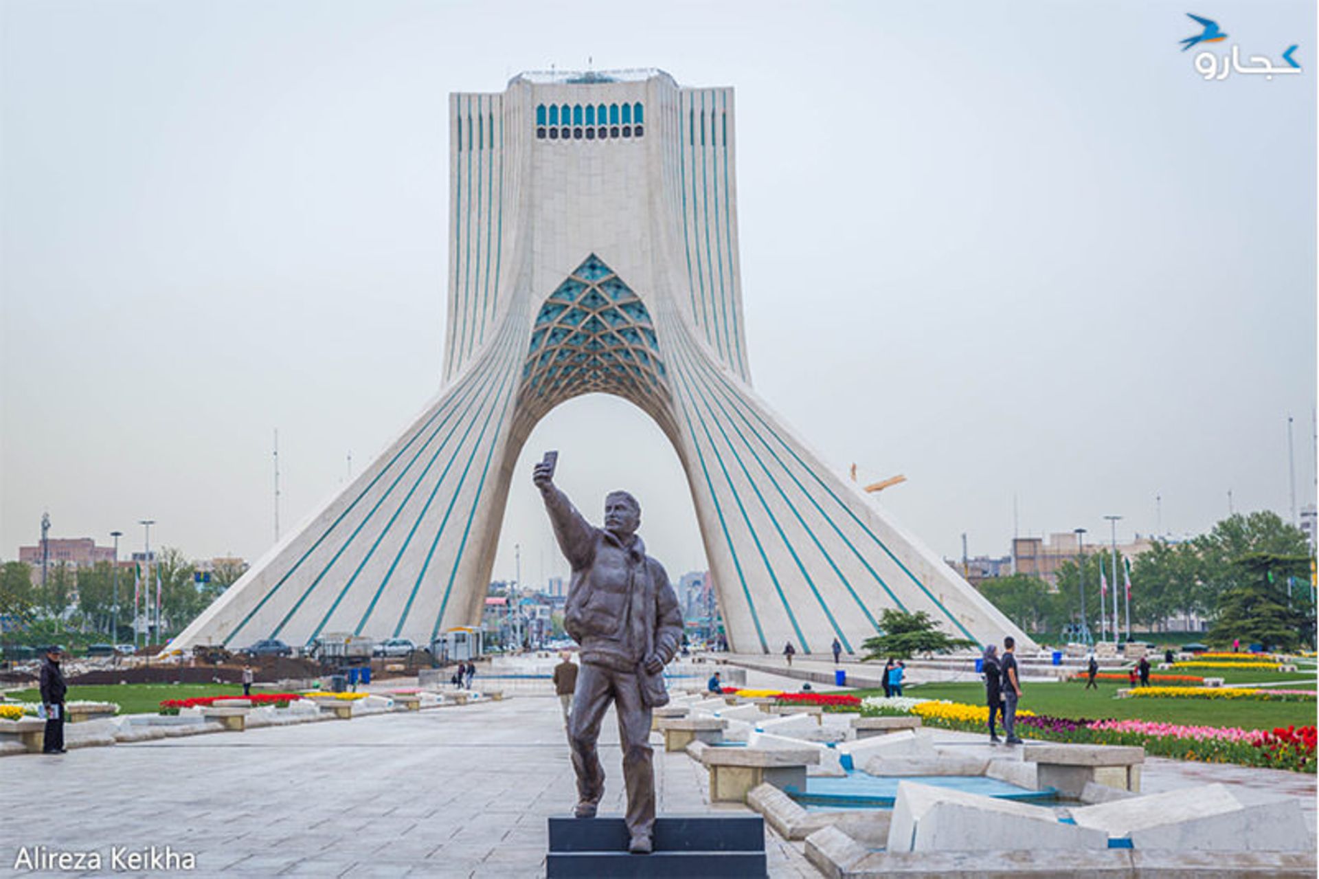 میدان آزادی - گل لاله