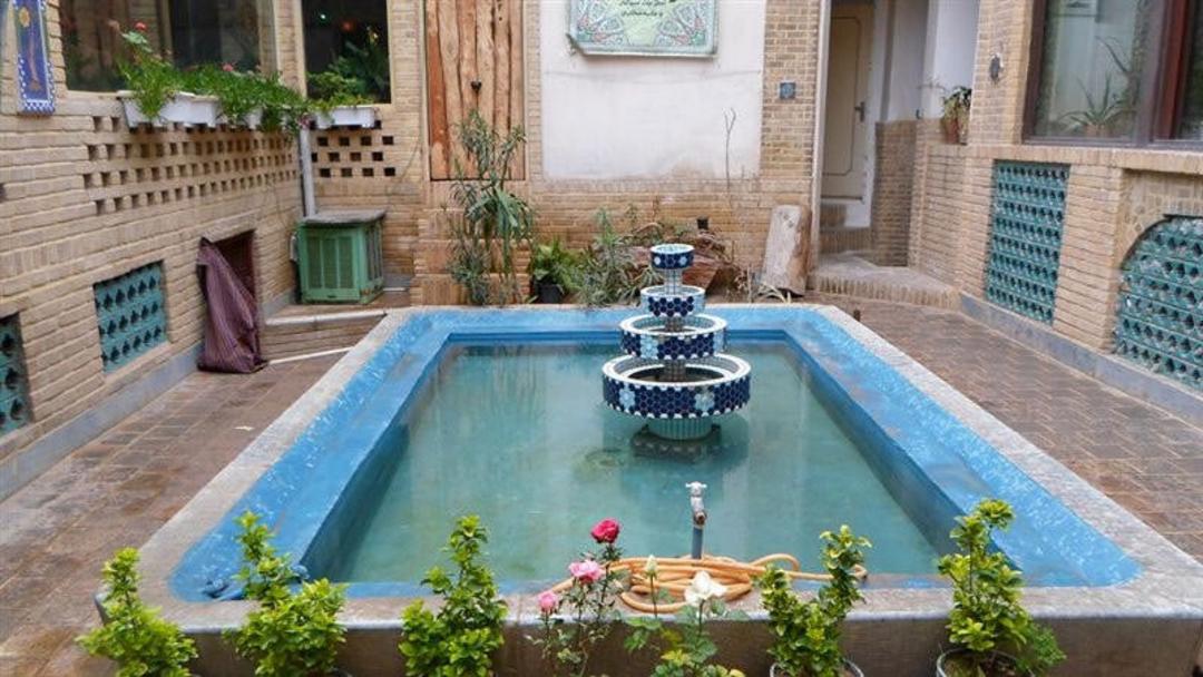 رستوران سنتی نان و نمک