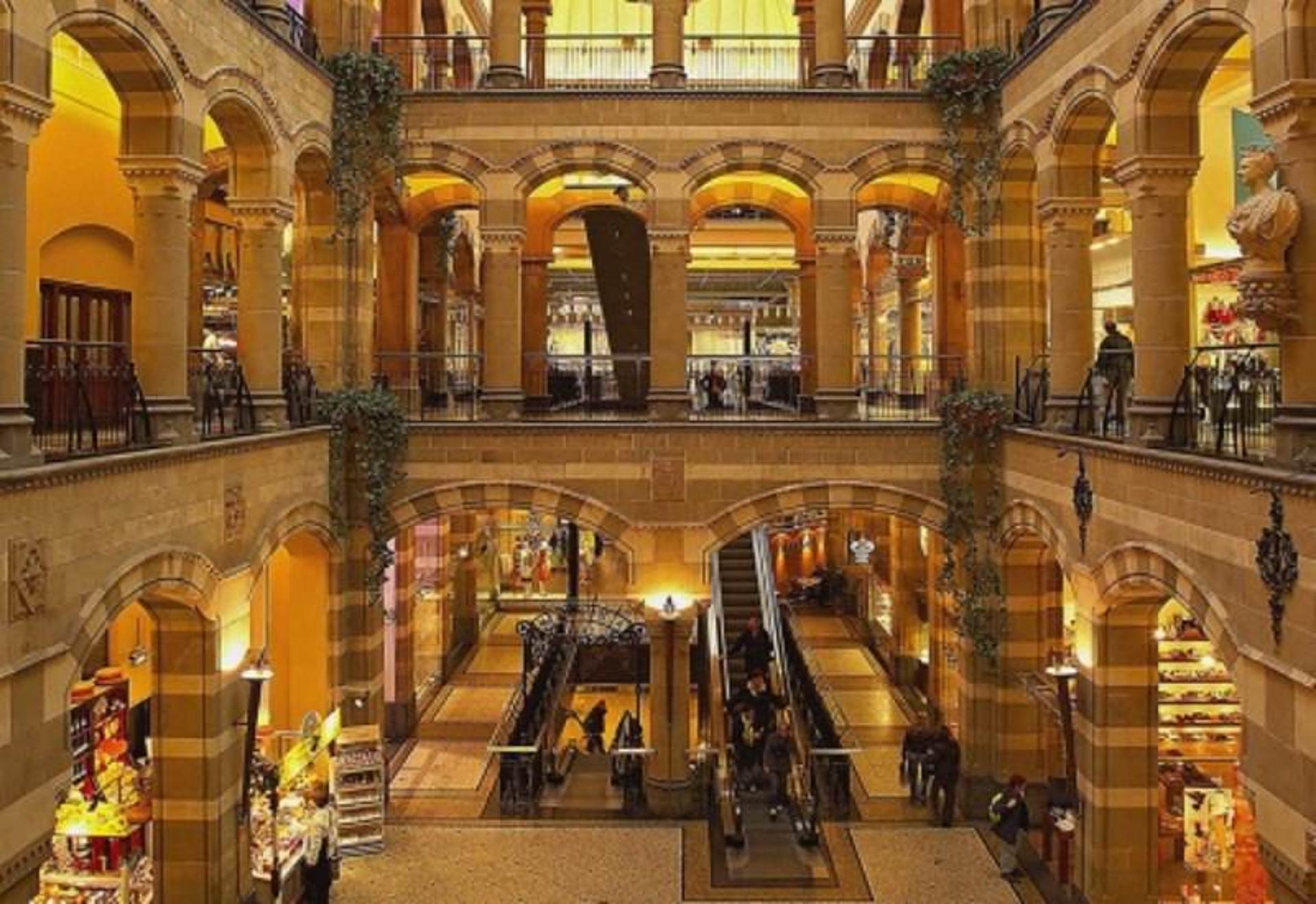 مرکز خرید مگنا پلازا آمستردام (Magna Plaza)