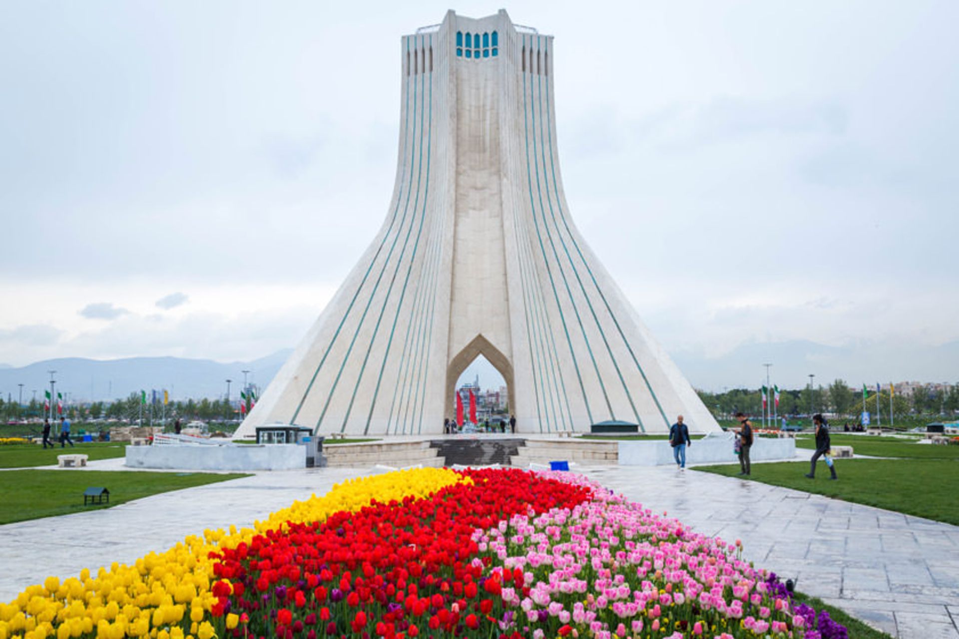 میدان آزادی - گل لاله