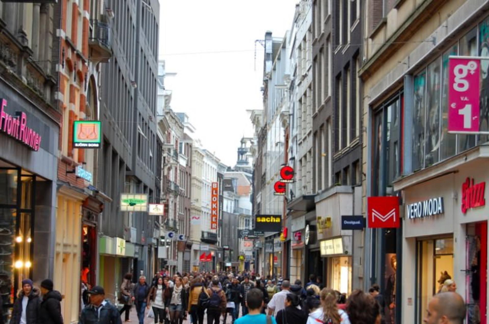خیابان کالور استرات (Kalverstraat) 