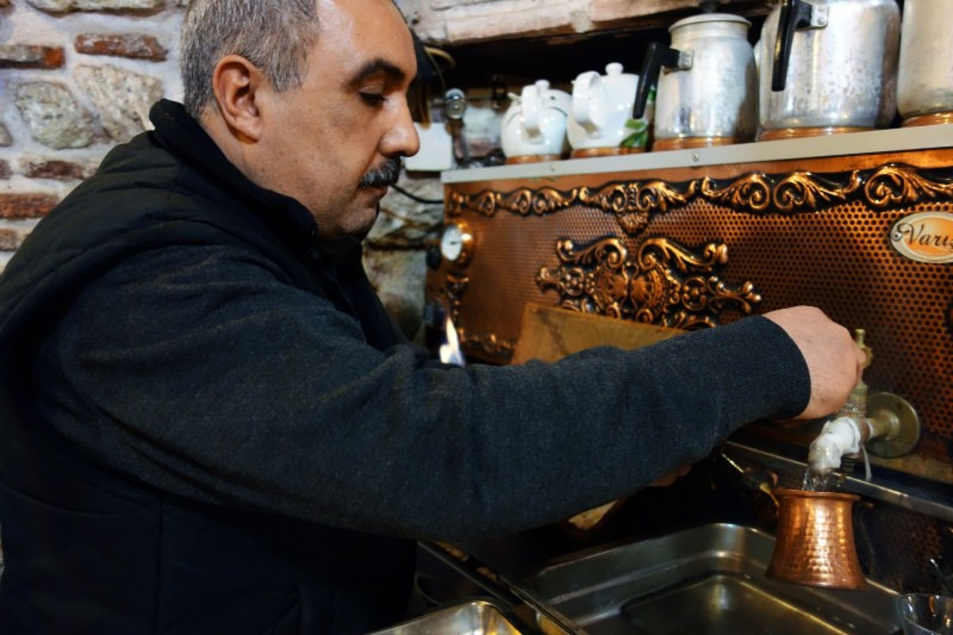 قهوه اتم تزشاکار  (Ethem Tezçakar)