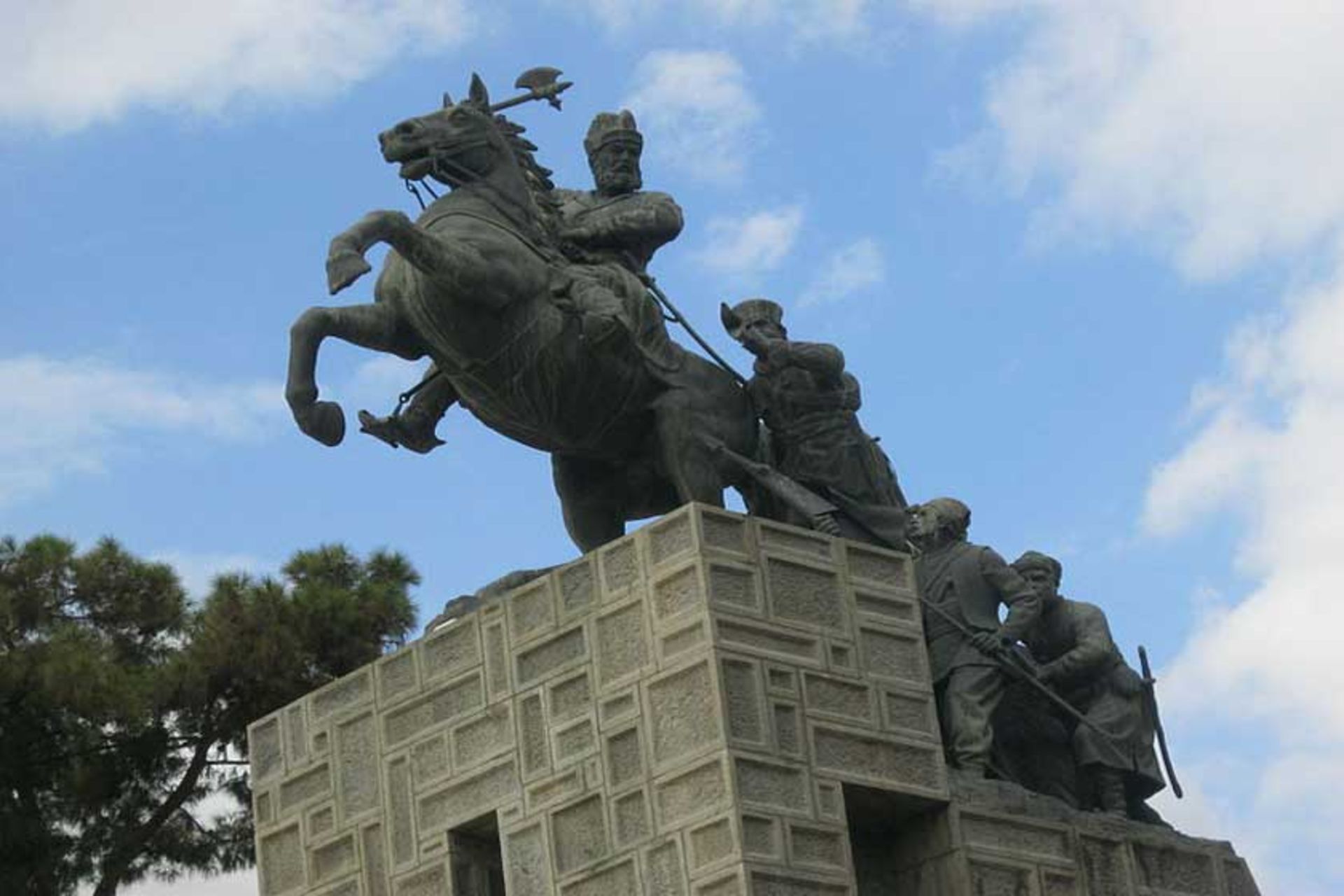 مجسمه نادرشاه