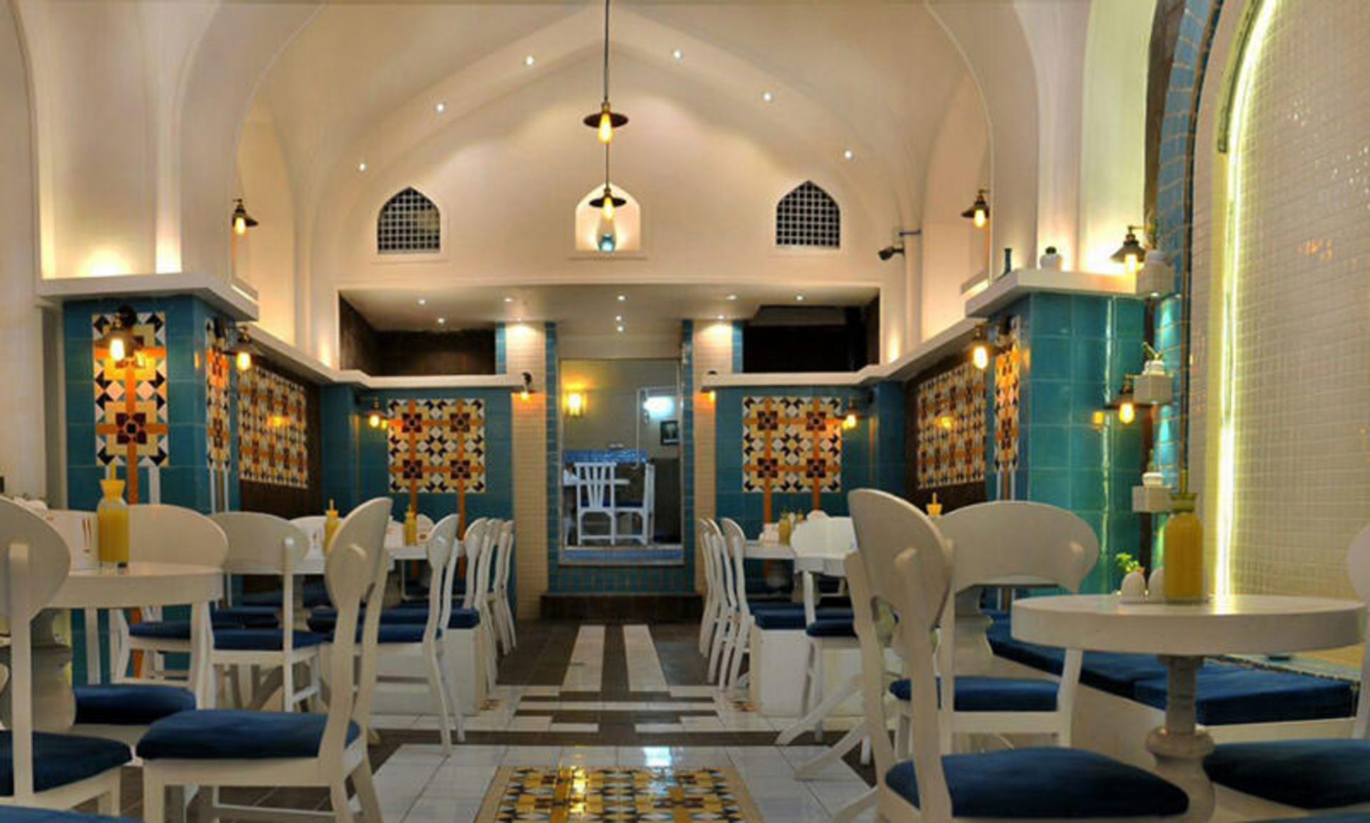 کافه عدسی پناهنده یزد
