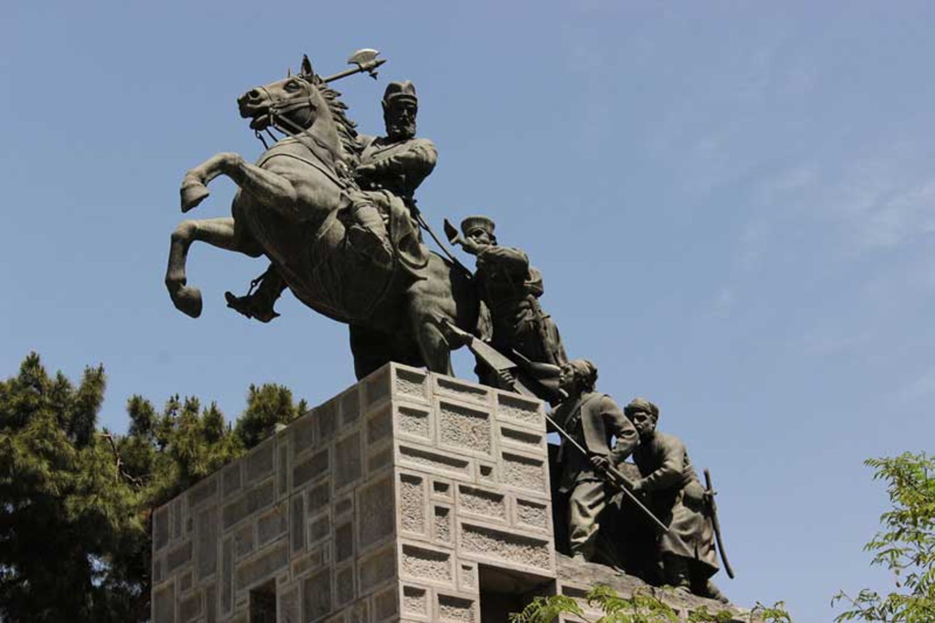 مجسمه نادرشاه