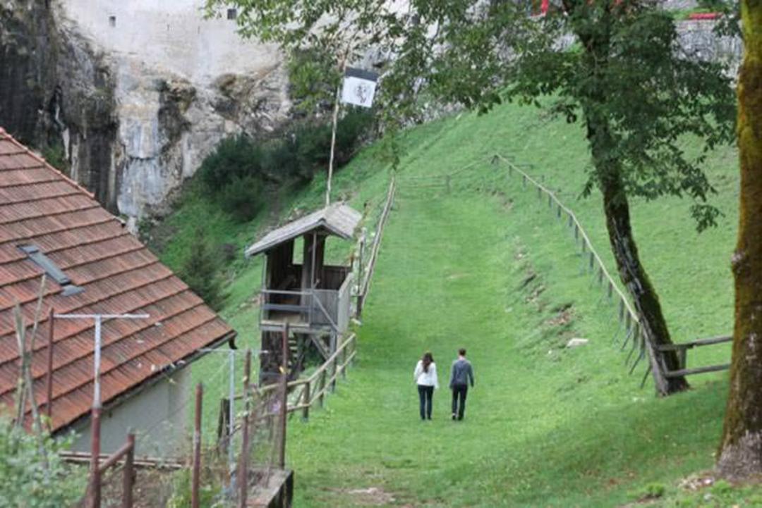 قلعه زیبای پردجاما در میان غاری تاریخی در کشور اسلوونی