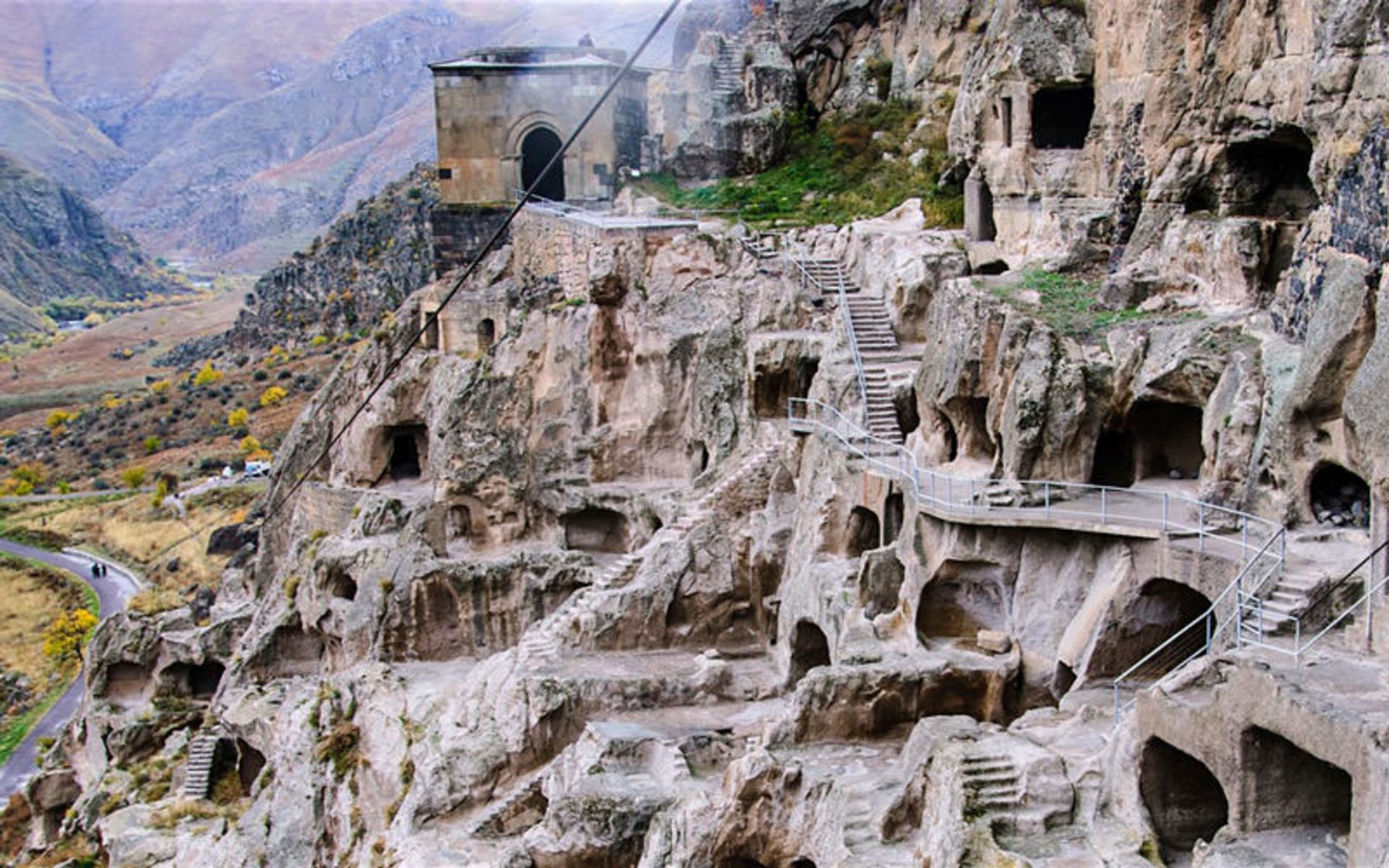 شهر سنگی واردزیا سفر جاده ای گرجستان