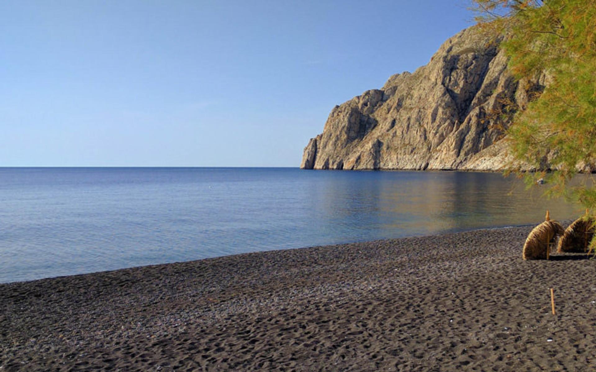 ساحل کاماری در شهر سانتورینی یونان