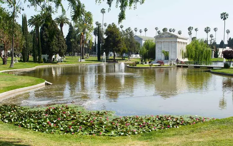 زیباترین گورستان های جهان