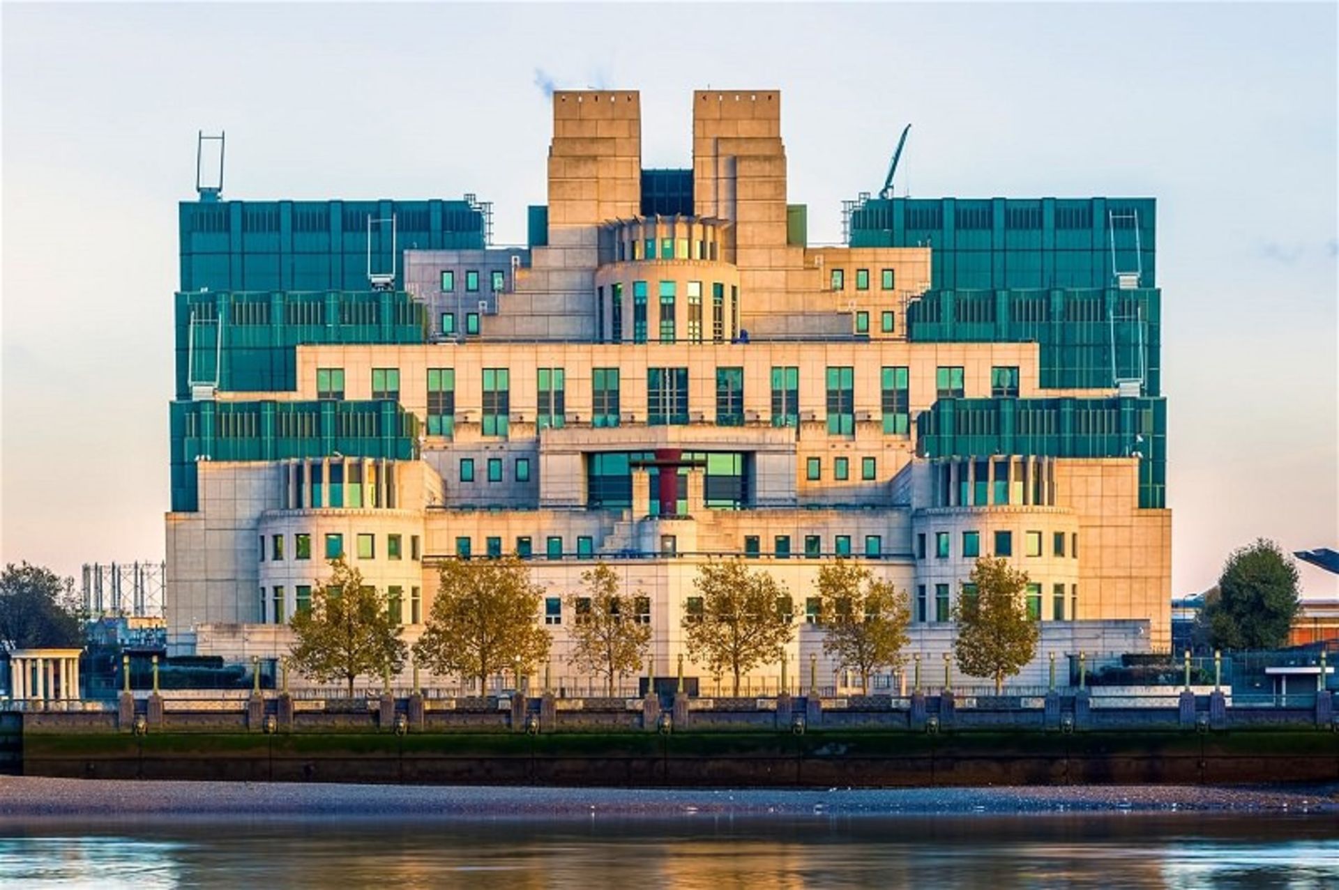 ساختمان MI6