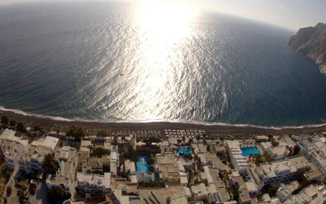 ساحل کاماری در شهر سانتورینی یونان