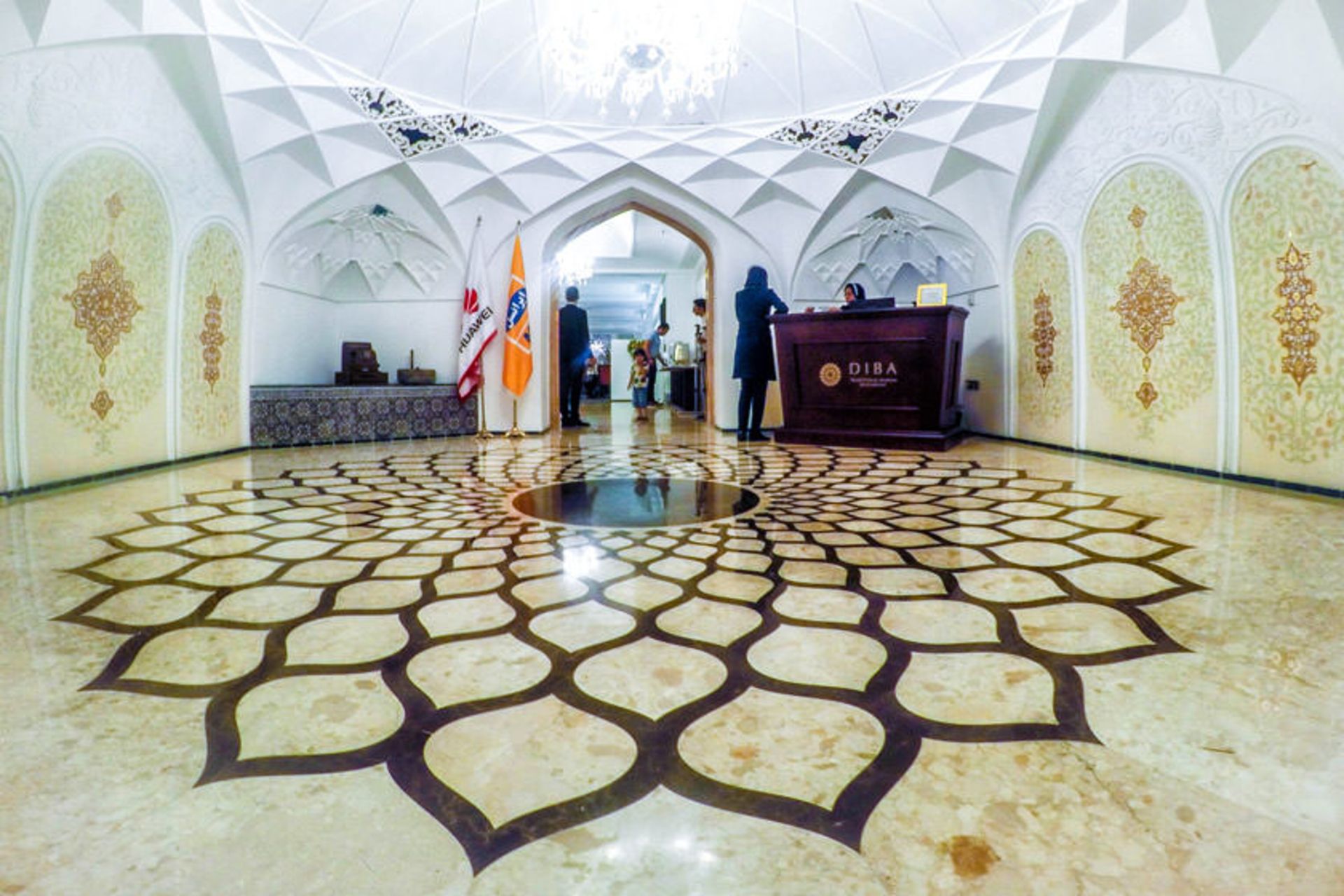 رستوران سنتی دیبا - هتل اسپیناس