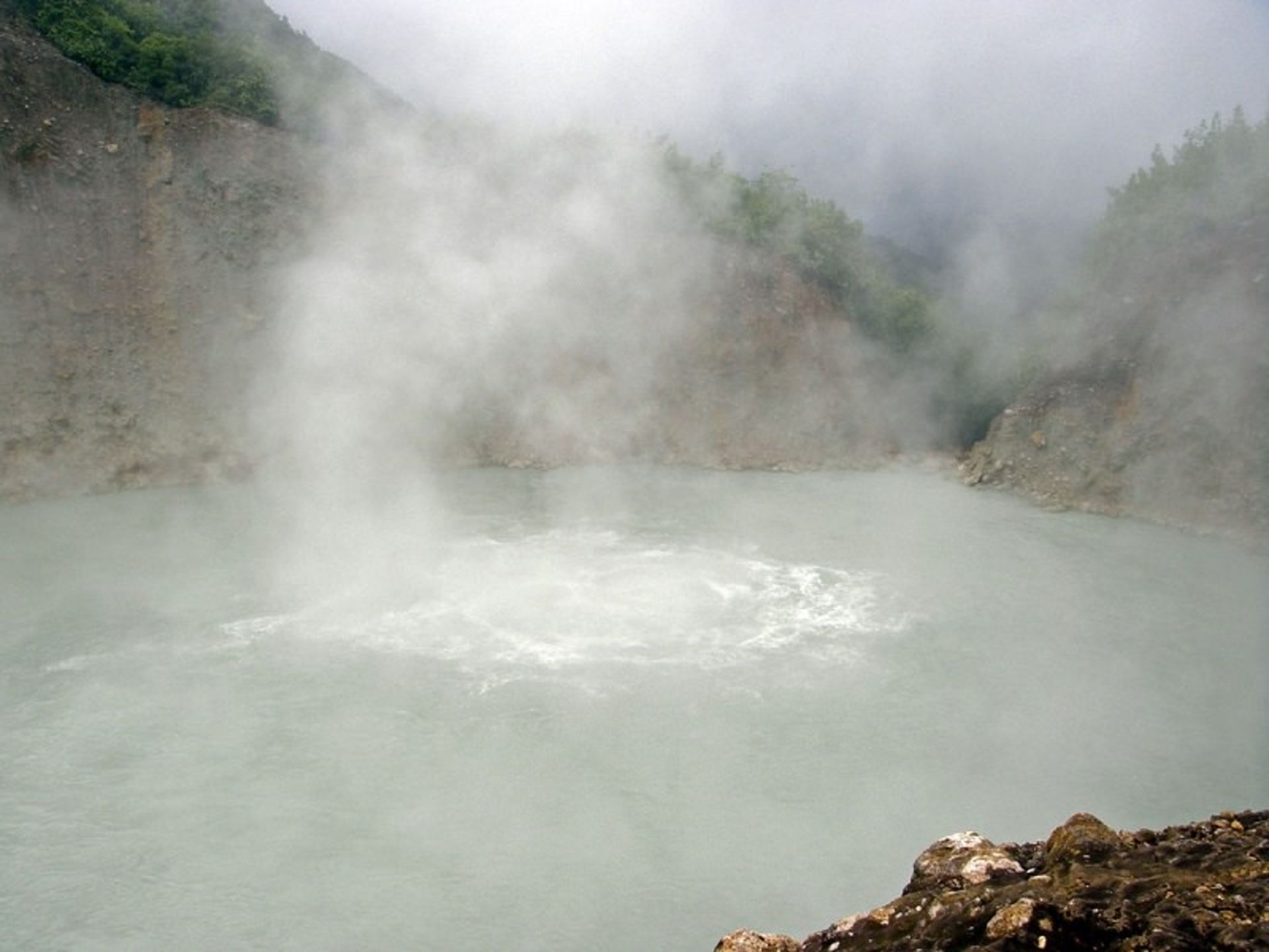 دریاچه ی جوشان دومینیکا