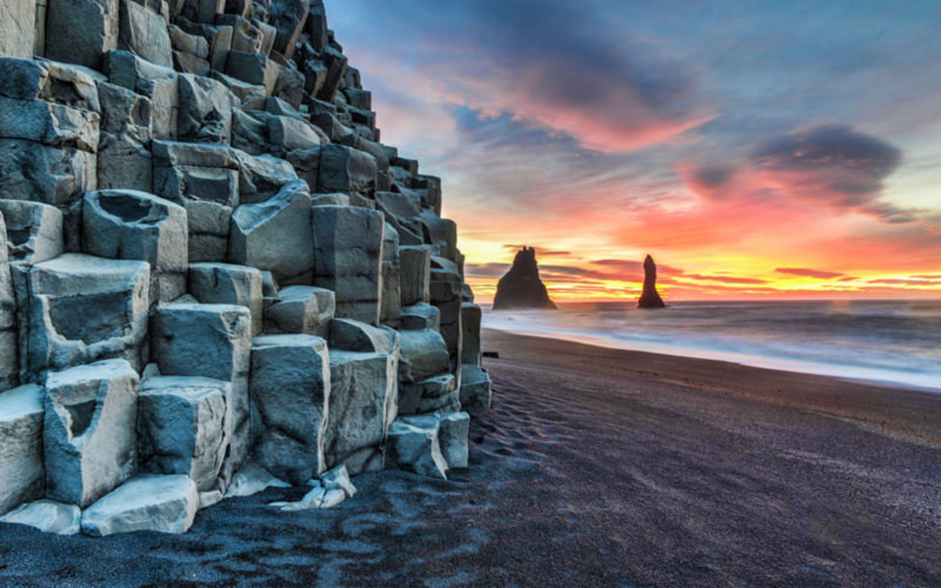 ساحل شنی سیاه Reynisfjara