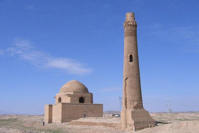 آرامگاه ارسلان جاذب