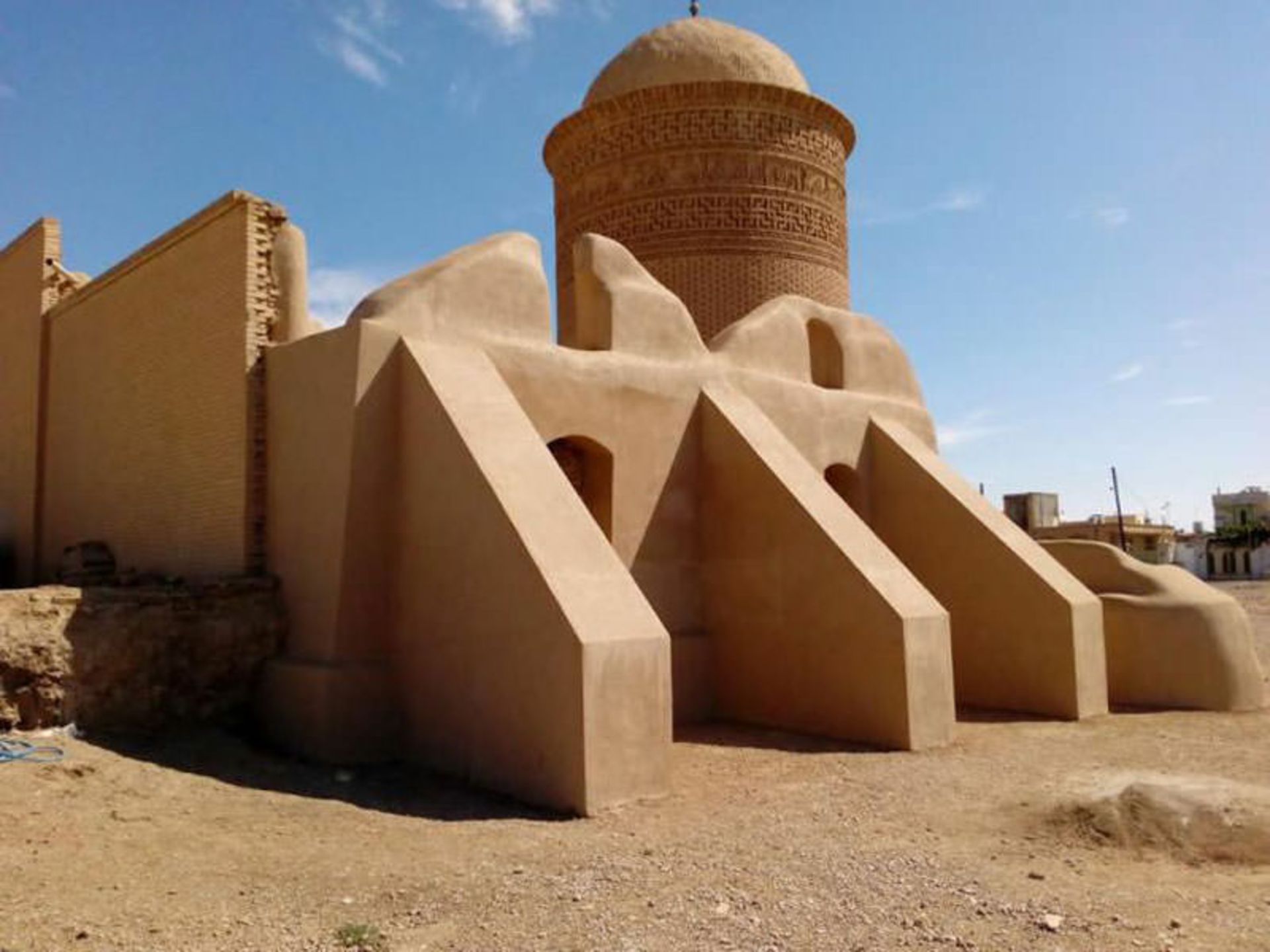 برج پیر علمدار